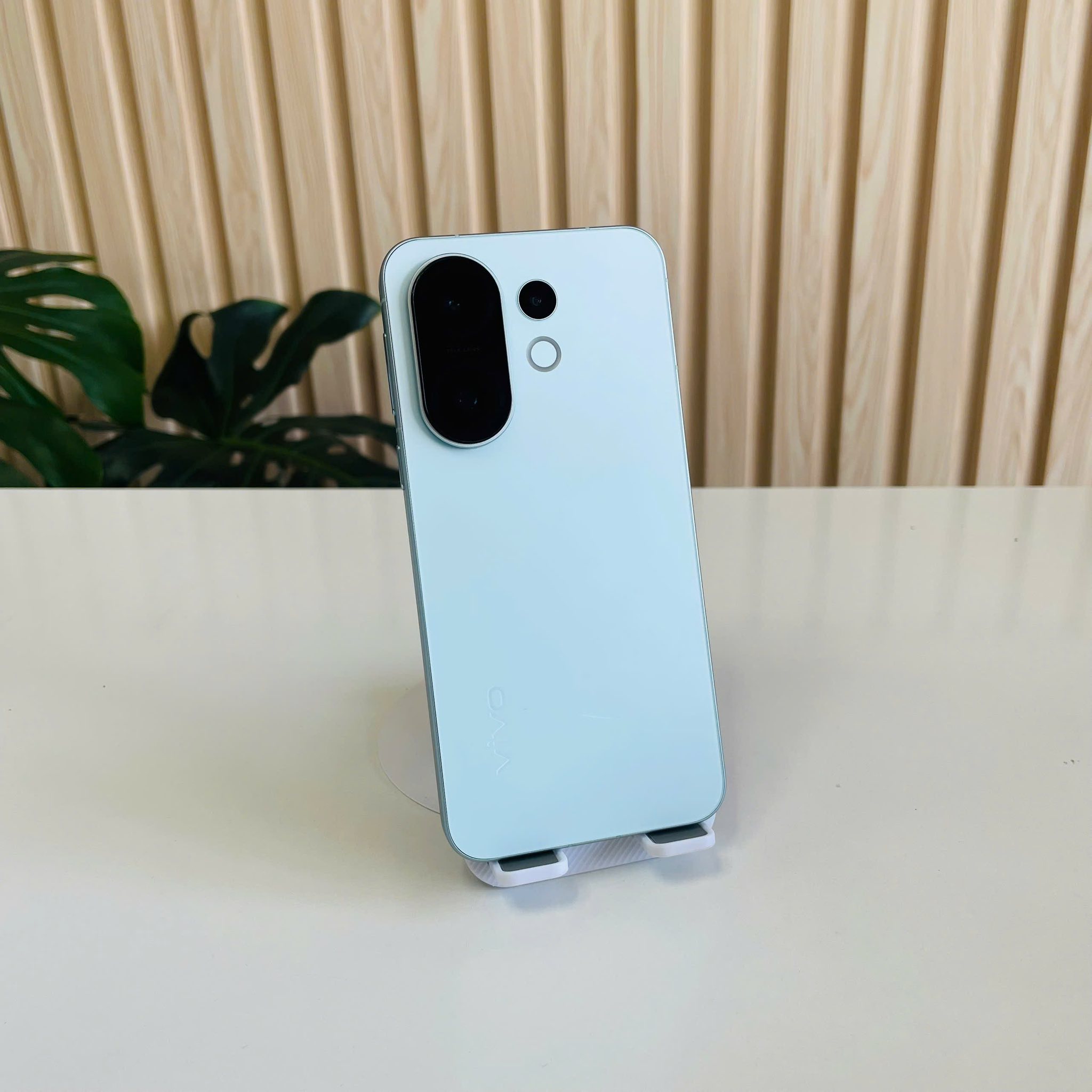 VIVO X200 FE QUỐC TẾ – NHỎ GỌN TRONG TAY, PIN "CÀY" XUYÊN NGÀY