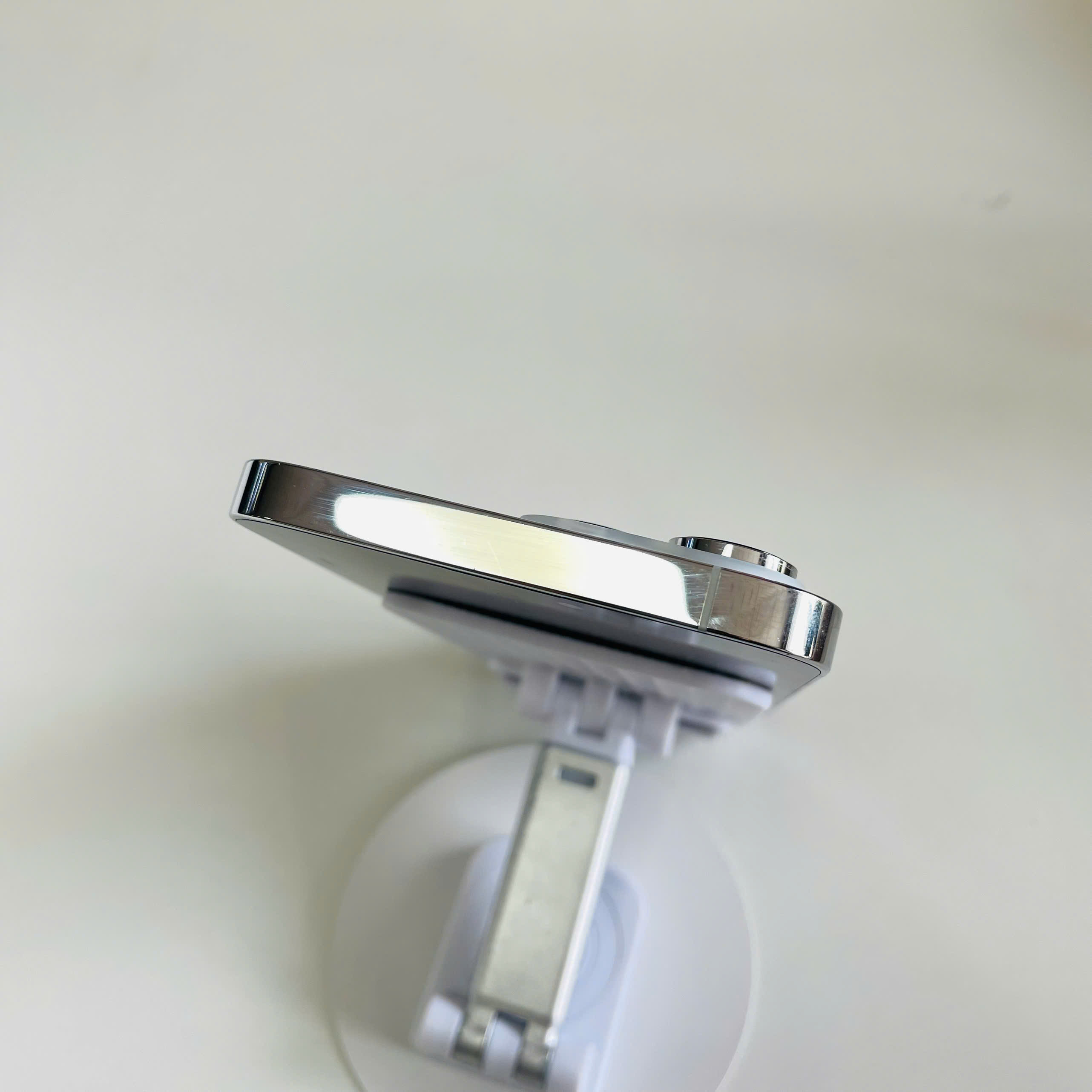 📱 iPhone 14 Pro Max Quốc Tế – 256GB Pin 92% Màu Trắng Đẹp 98% Kèm Sạc 30W