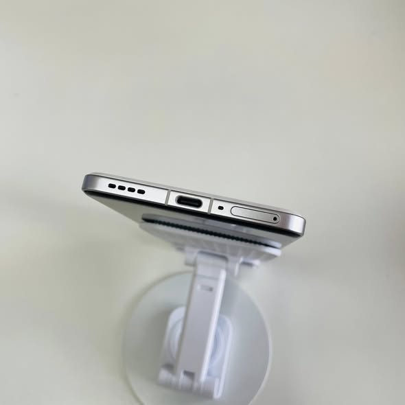 📱 Realme GT 7 Pro 💾 RAM 16GB | ROM 512GB 🎨 Màu: Trắng sang trọng Đẹp 98%