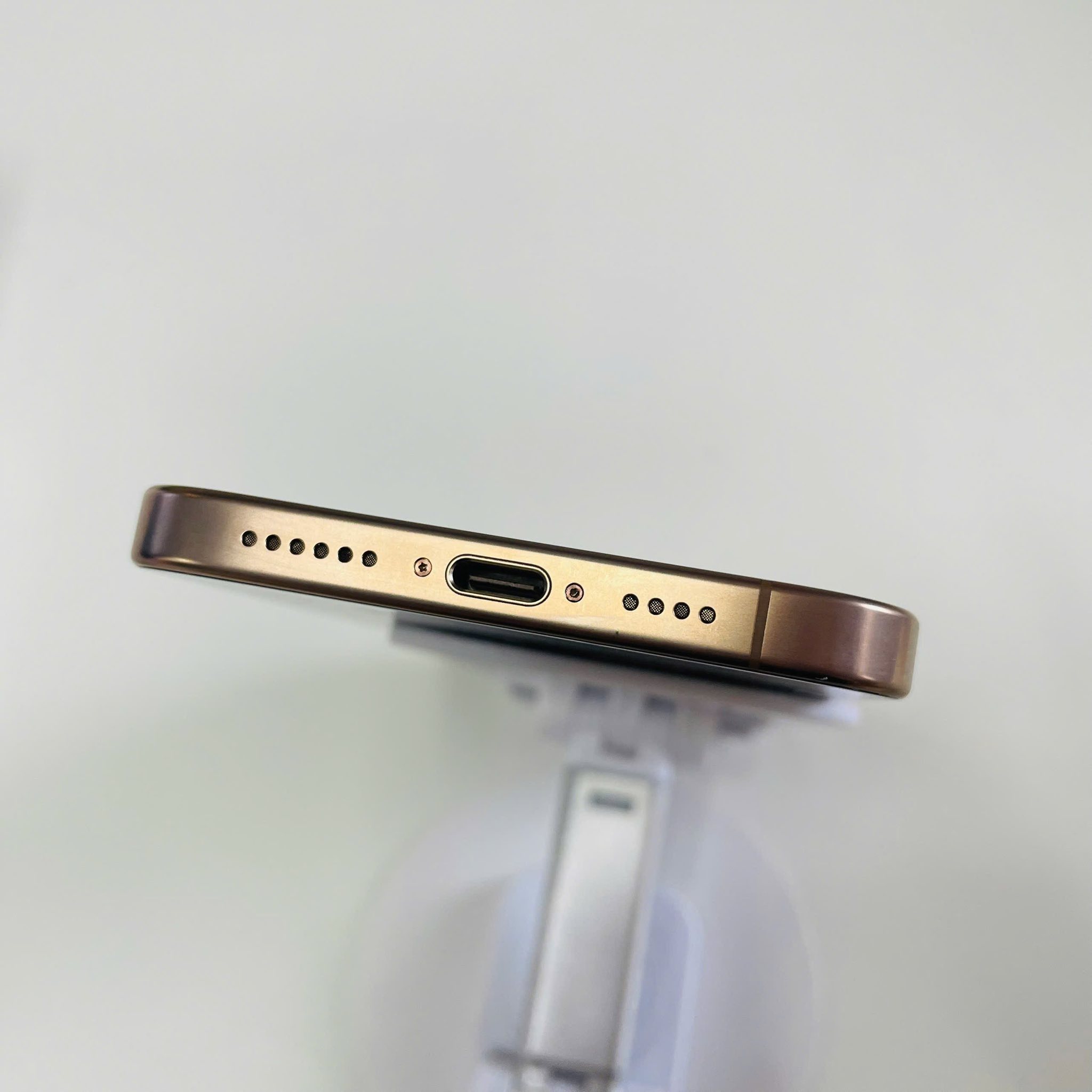 Iphone 16 Pro Max Lock 256GB Vàng đẹp 98+% Pin 93%