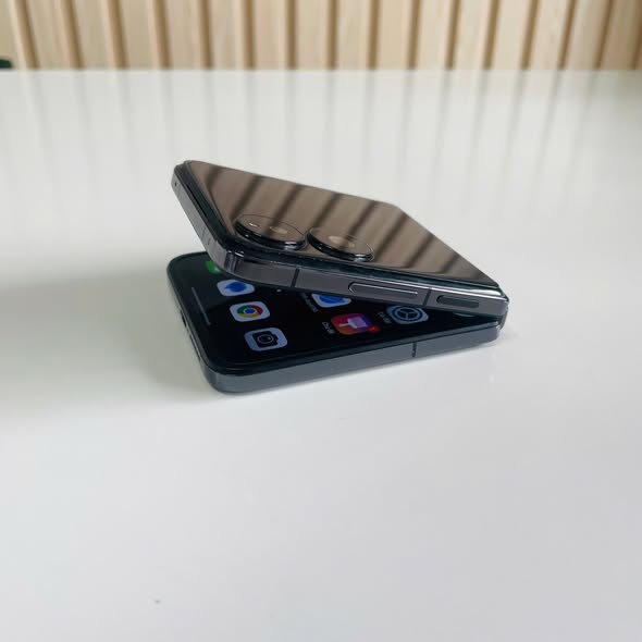 Xiaomi Mix Flip (12GB/512GB) - Bản Quốc Tế, Gập Cao Cấp Màu Đen - Kèm Sạc 30W Đẹp 98%