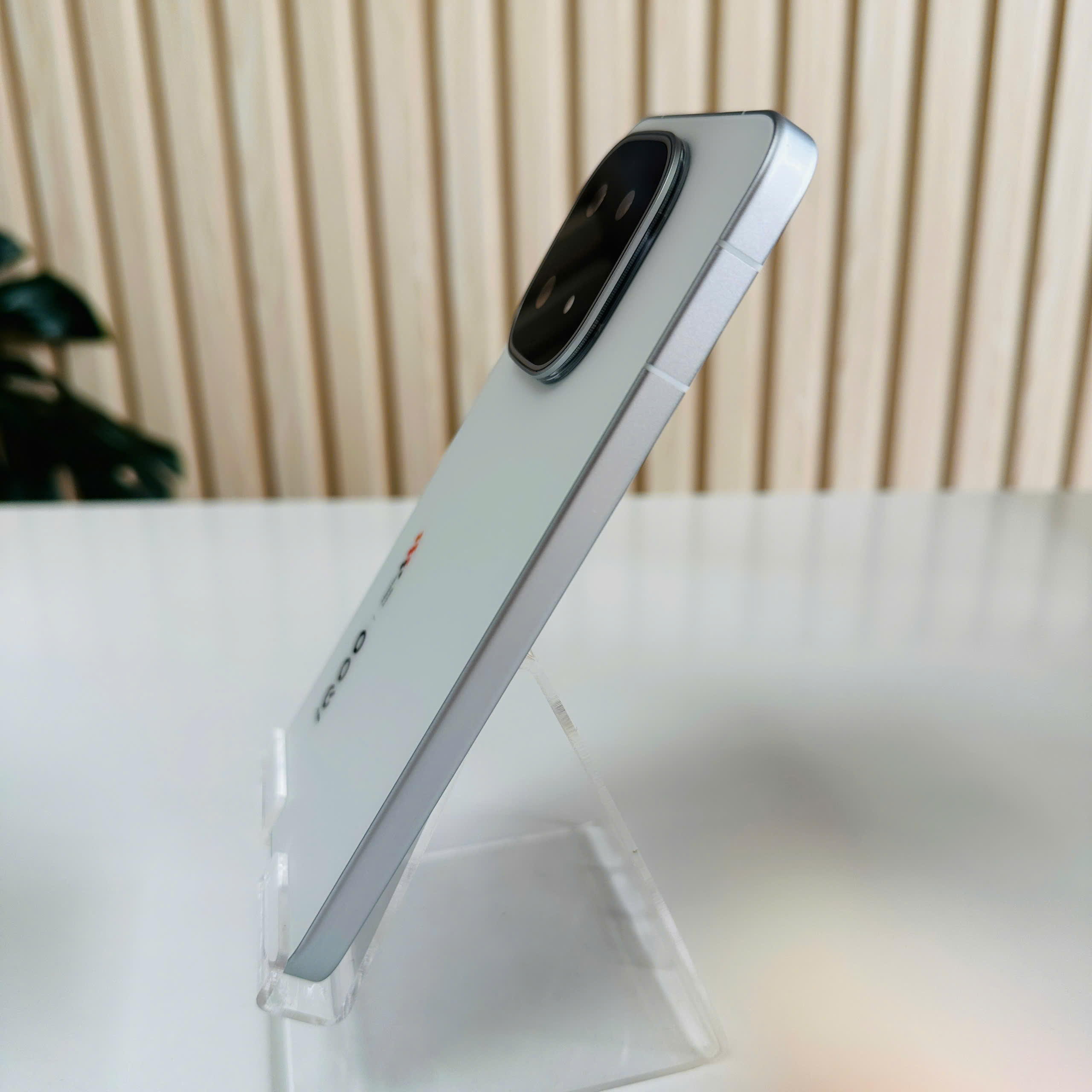 ⚡ IQOO 15 5G Siêu Mạnh MÀN 144HZ 12/256GB Pin 99% Màu Trắng - Sạc Nhanh 100W