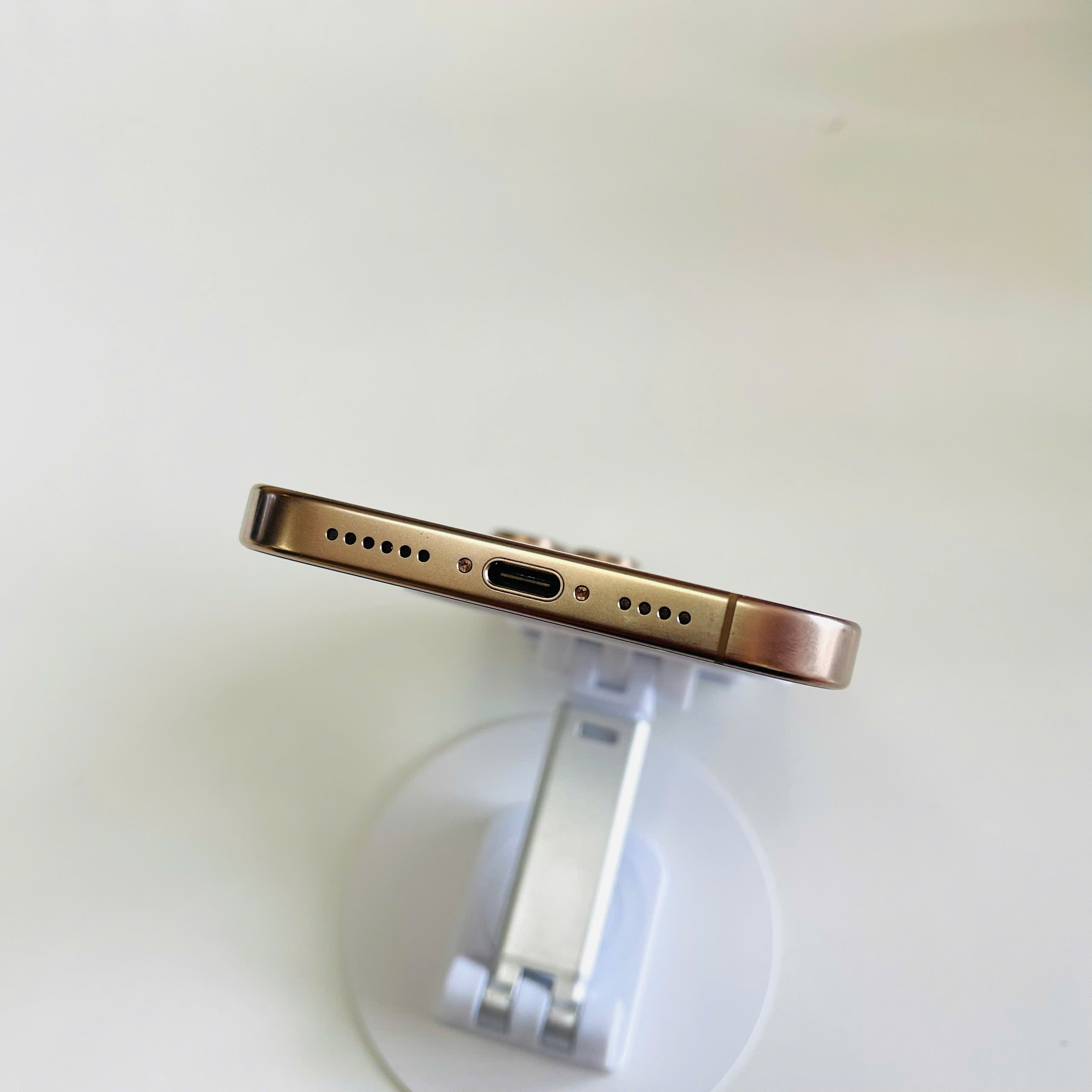 📱 iPhone 16 Pro Max Quốc Tế – 256GB | Pin 99% Màu Sa Mạc Đẹp 98+ Kèm Sạc 30W