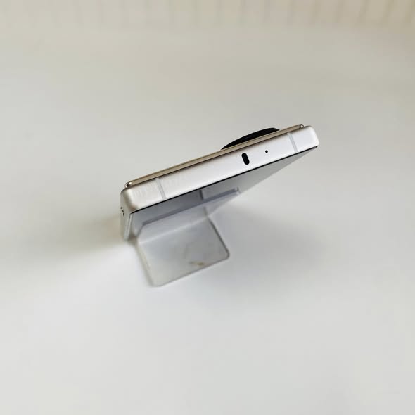 ZTE NUBIA Z70 ULTRA QUỐC TẾ — FLAGSHIP GAMING, CHIP 8 ELITE 12/256GB Màu Vàng -