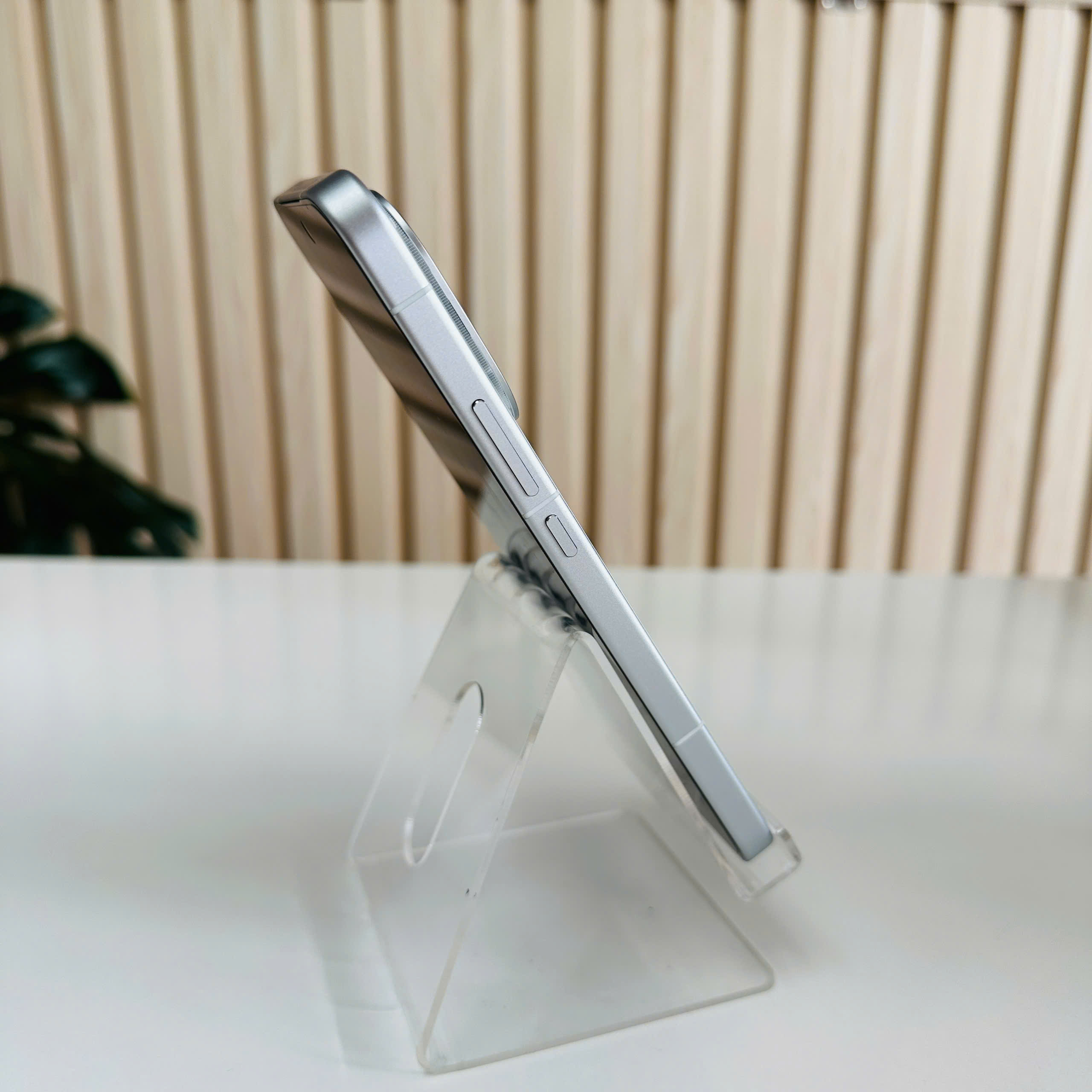 ⚡ IQOO 15 5G Siêu Mạnh MÀN 144HZ 12/256GB Pin 99% Màu Trắng - Sạc Nhanh 100W