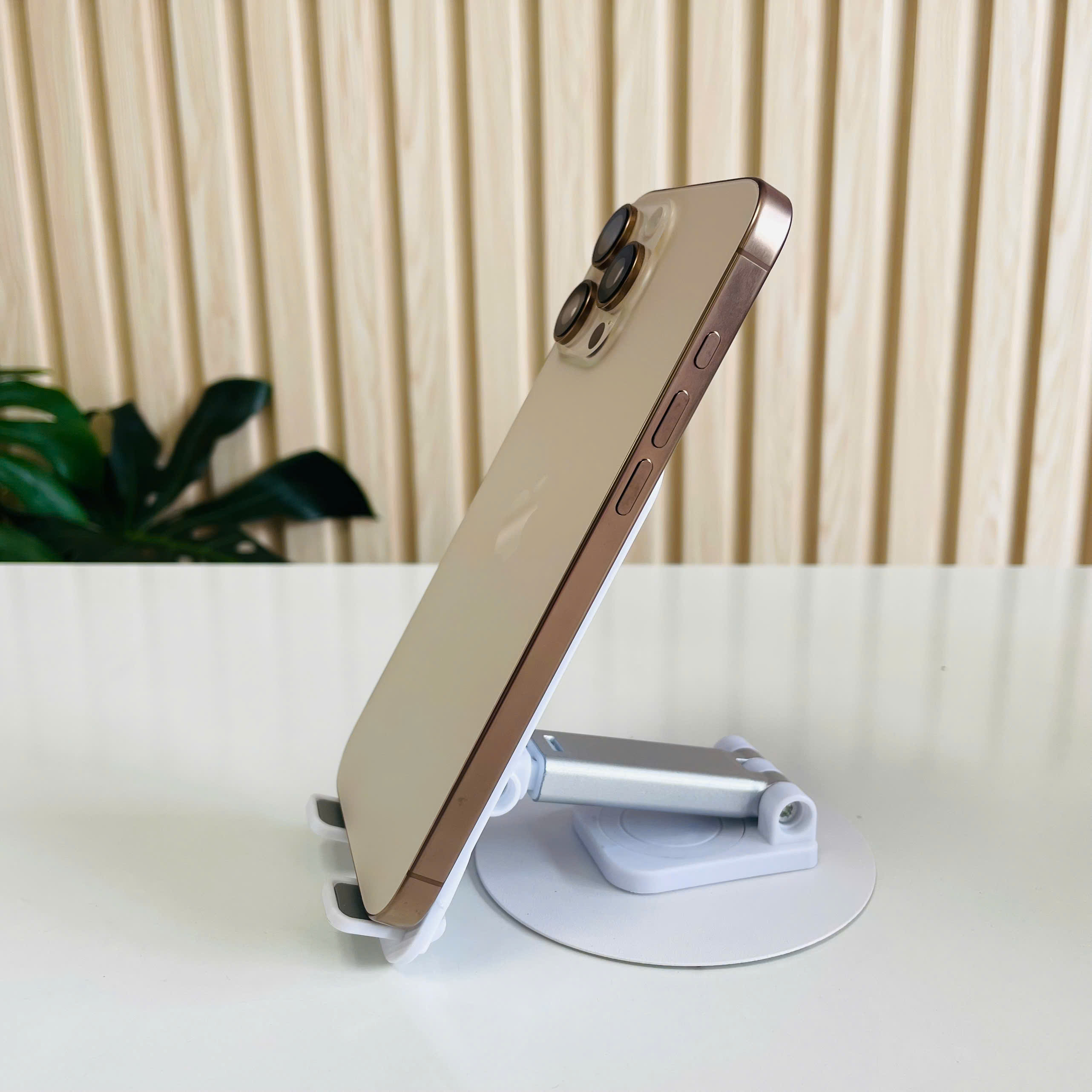 📱 iPhone 16 Pro Max Quốc Tế – 256GB | Pin 99% Màu Sa Mạc Đẹp 98+ Kèm Sạc 30W