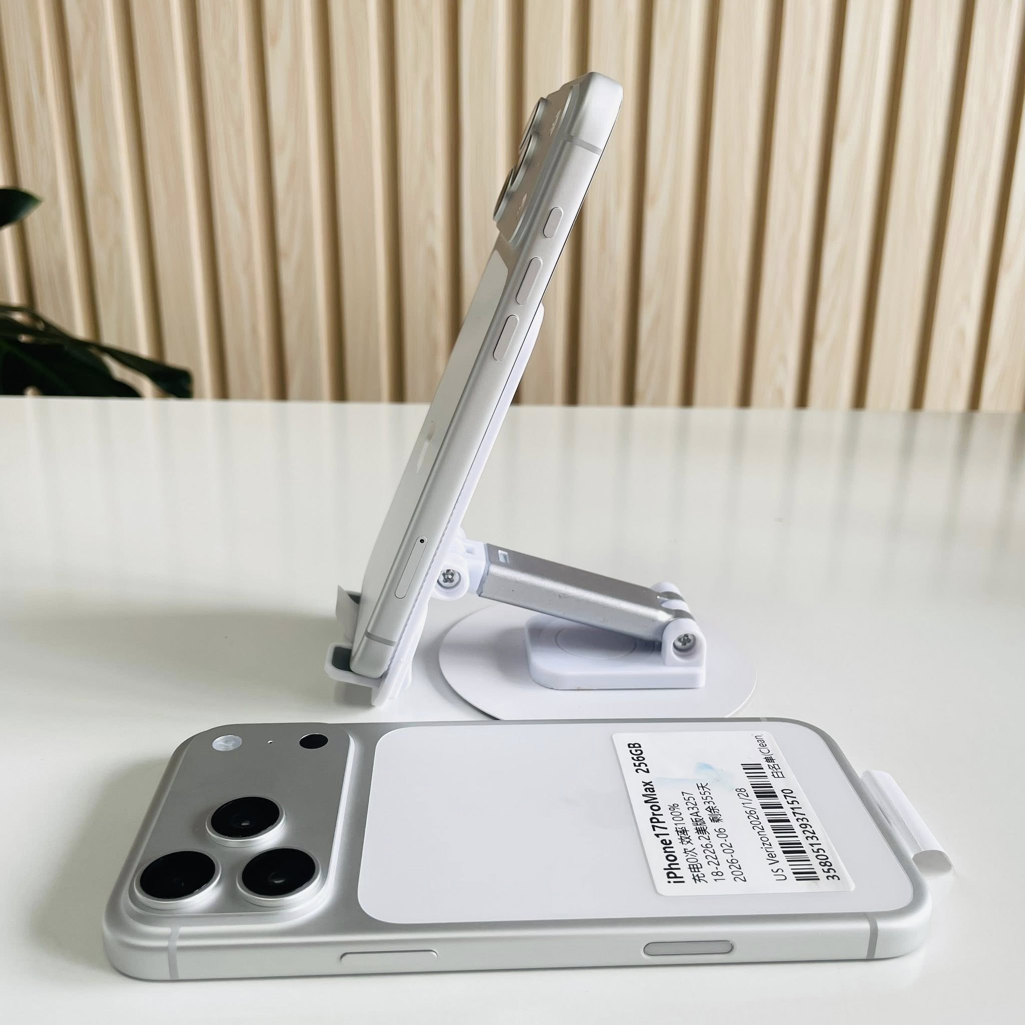 iPhone 17 Pro Max Lock CNC 256GB 2sim Sài Ngon Lành Máy New - Màu Trắng Đẹp