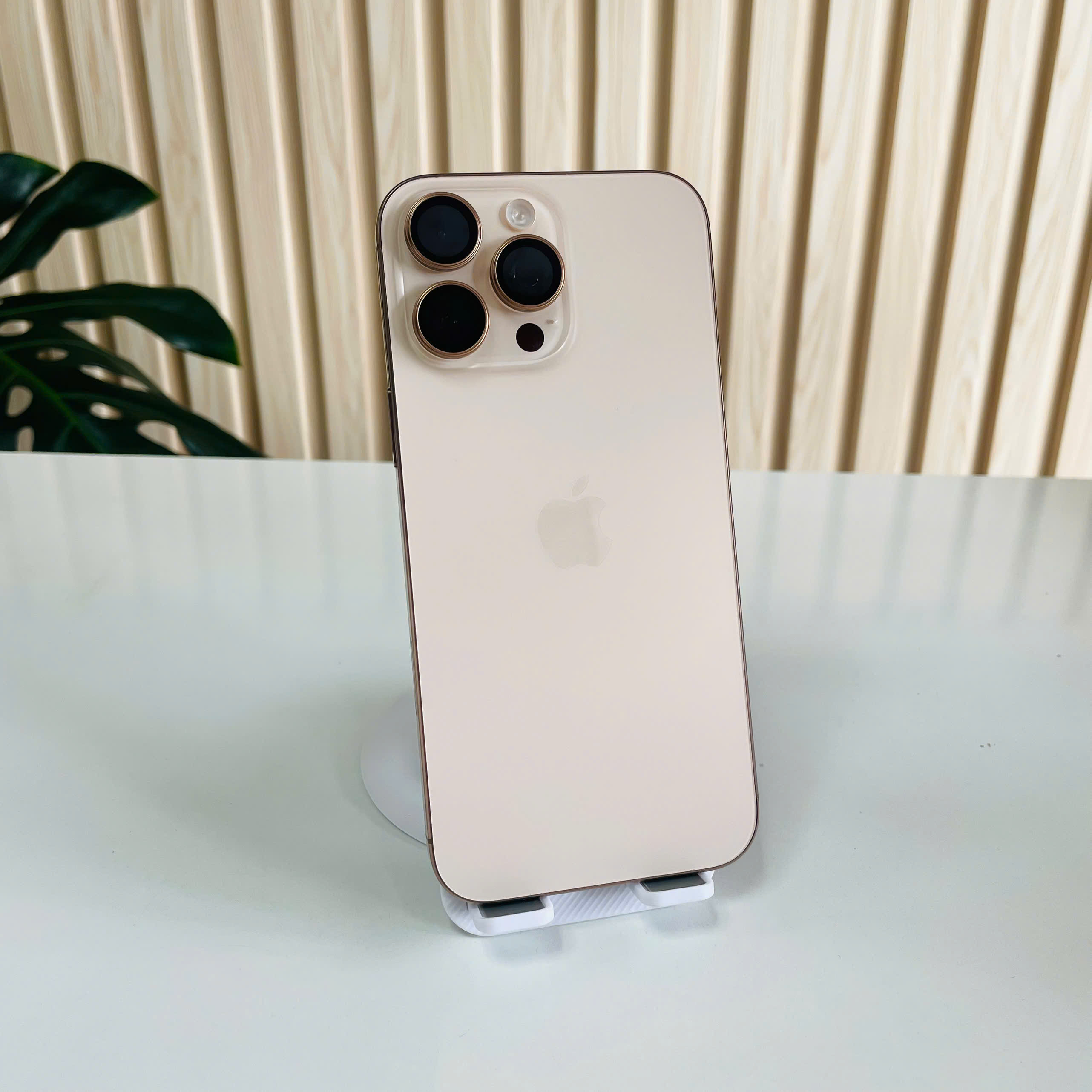 IPhone 16 Pro Max Lock Mỹ 256GB Sa mạc Đẹp 98% Pin 90%