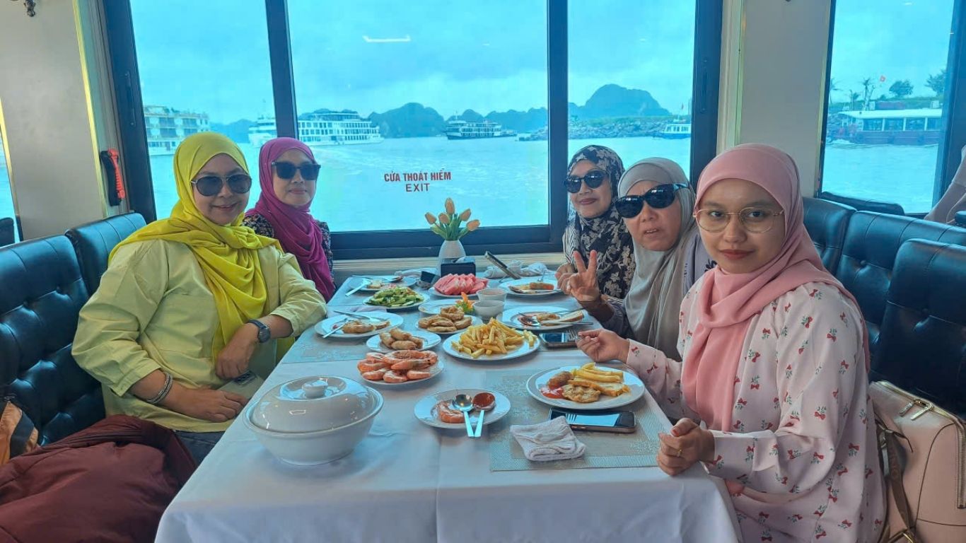 A Guide to Halal Food on Ha Long Bay Cruises 2026