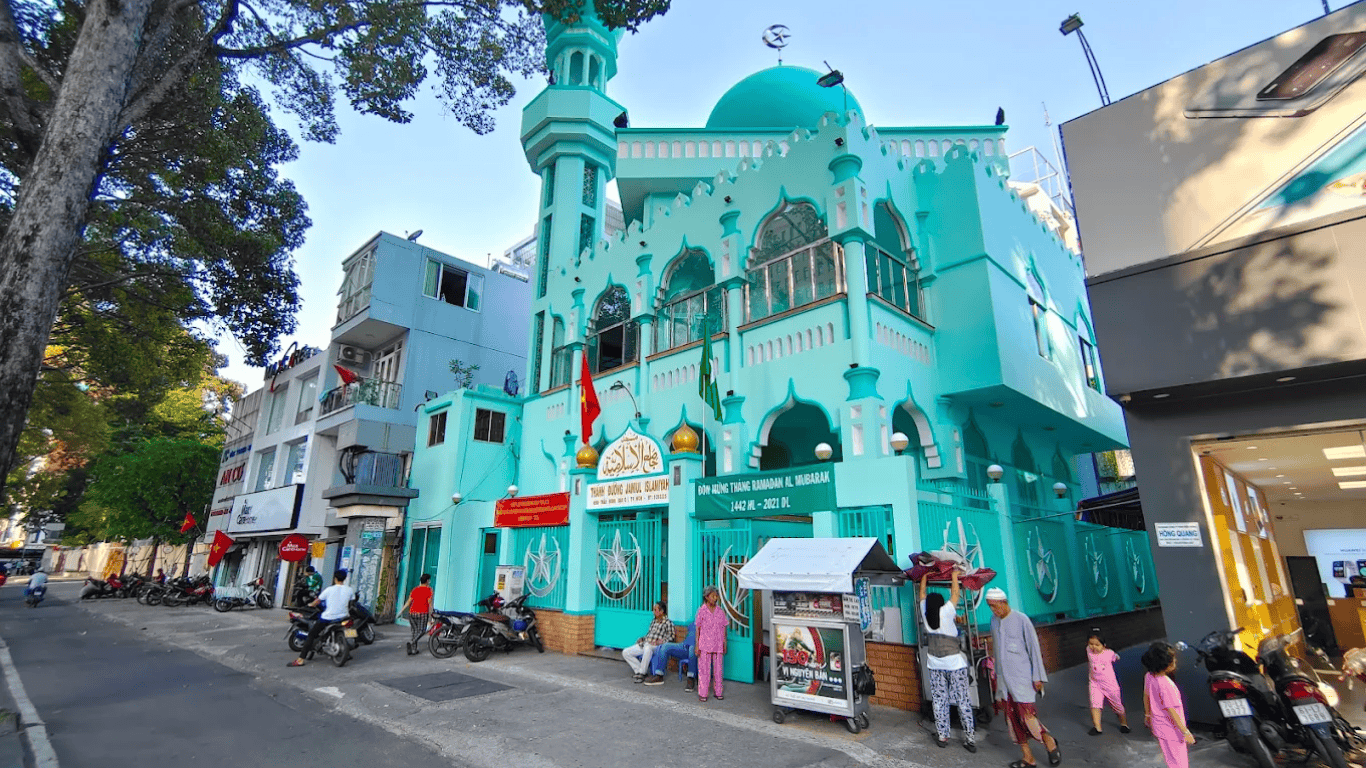 Is Vietnam Friendly for Muslim Travelers? A Strategic Guide for Halal Tours Vietnam