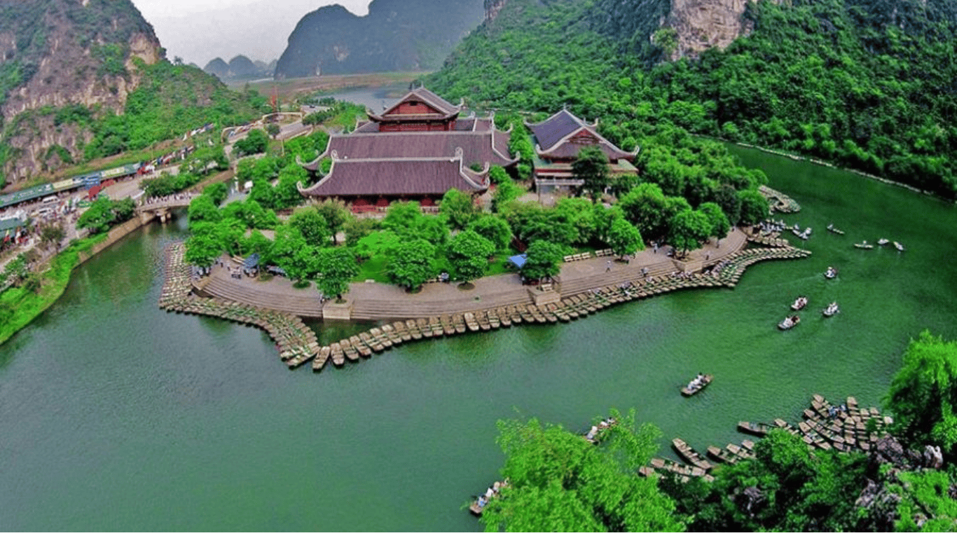 Halal Tours Vietnam: Elite Hoa Lu – Trang An – Mua Cave Day Expedition