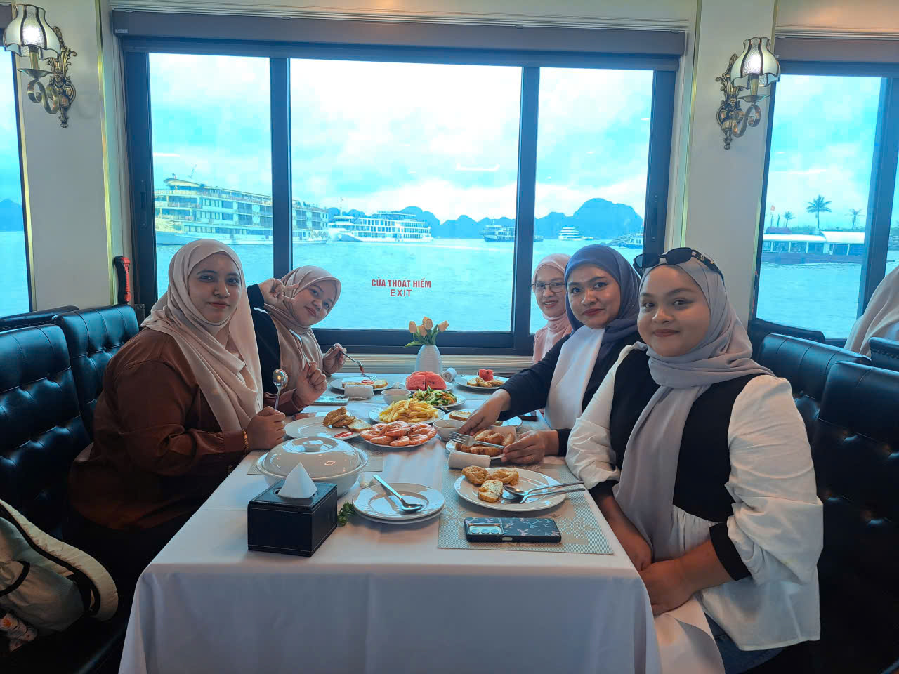 Halal Restaurants in Ha Long Bay: Practical Tips for Muslim Travelers