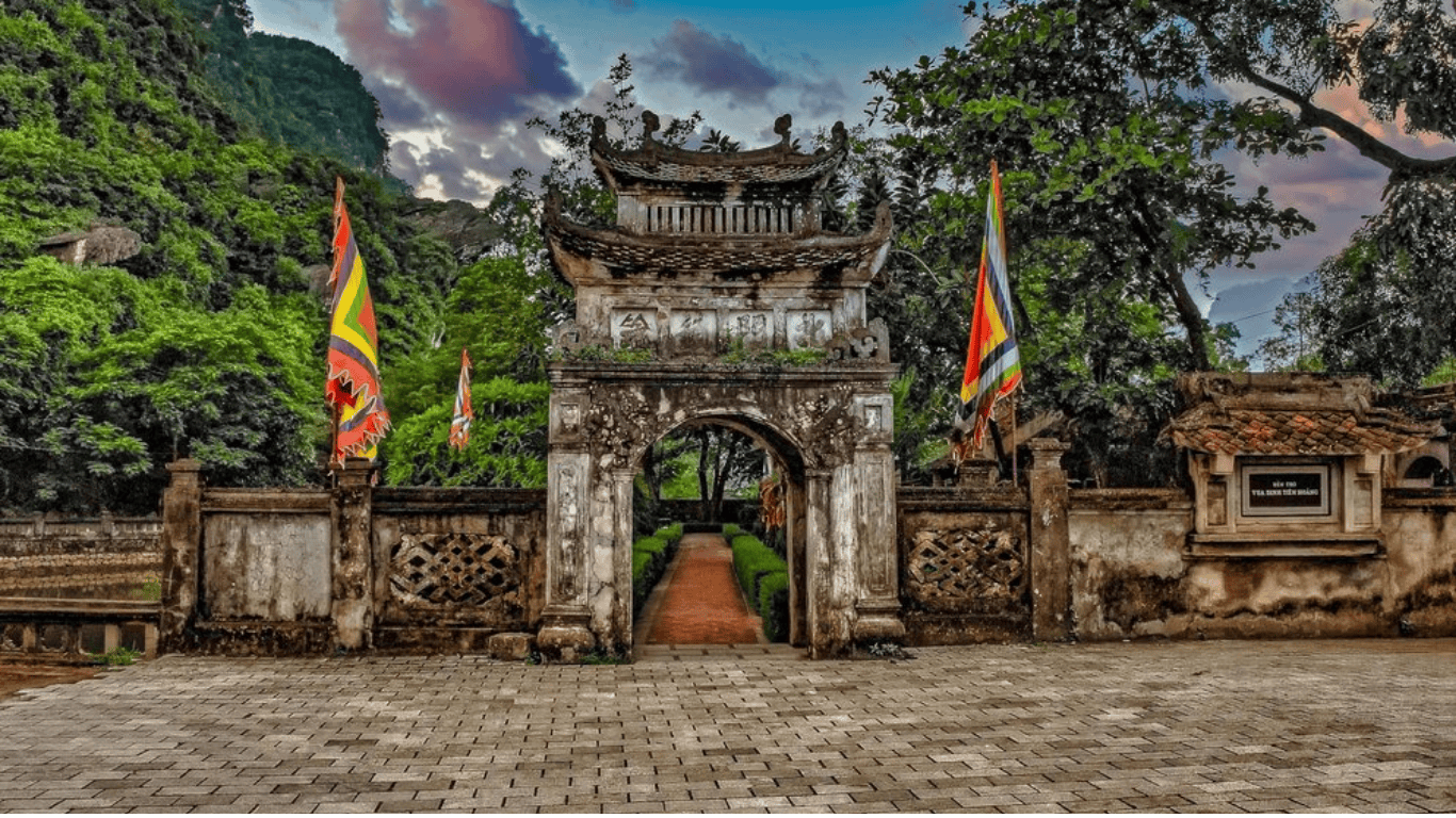 PRIVATE NINH BINH HALAL TOUR: HOA LU – TRANG AN – MUA CAVE ( 10 Pax)