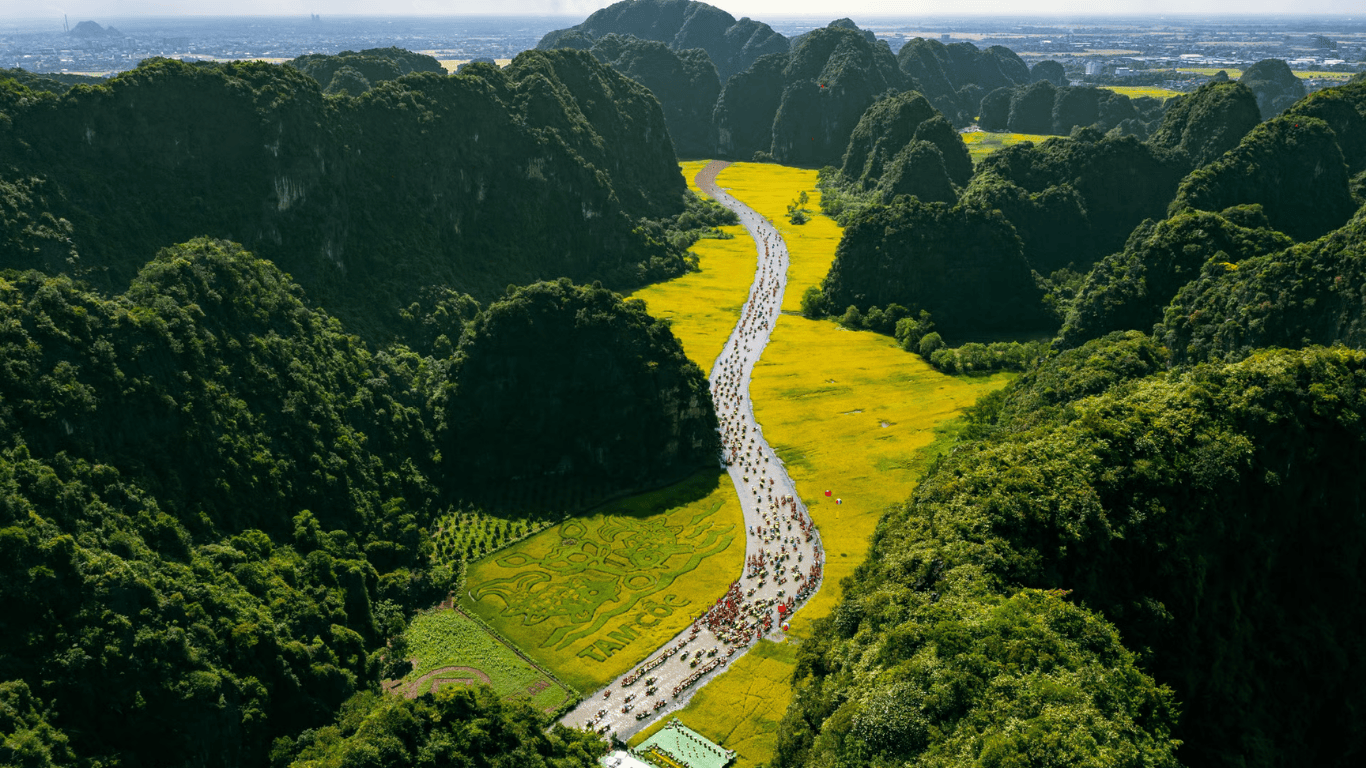HALAL LUXURY NINH BINH TOUR- HOA LU – TAM COC – MUA CAVE ( 10 Pax)