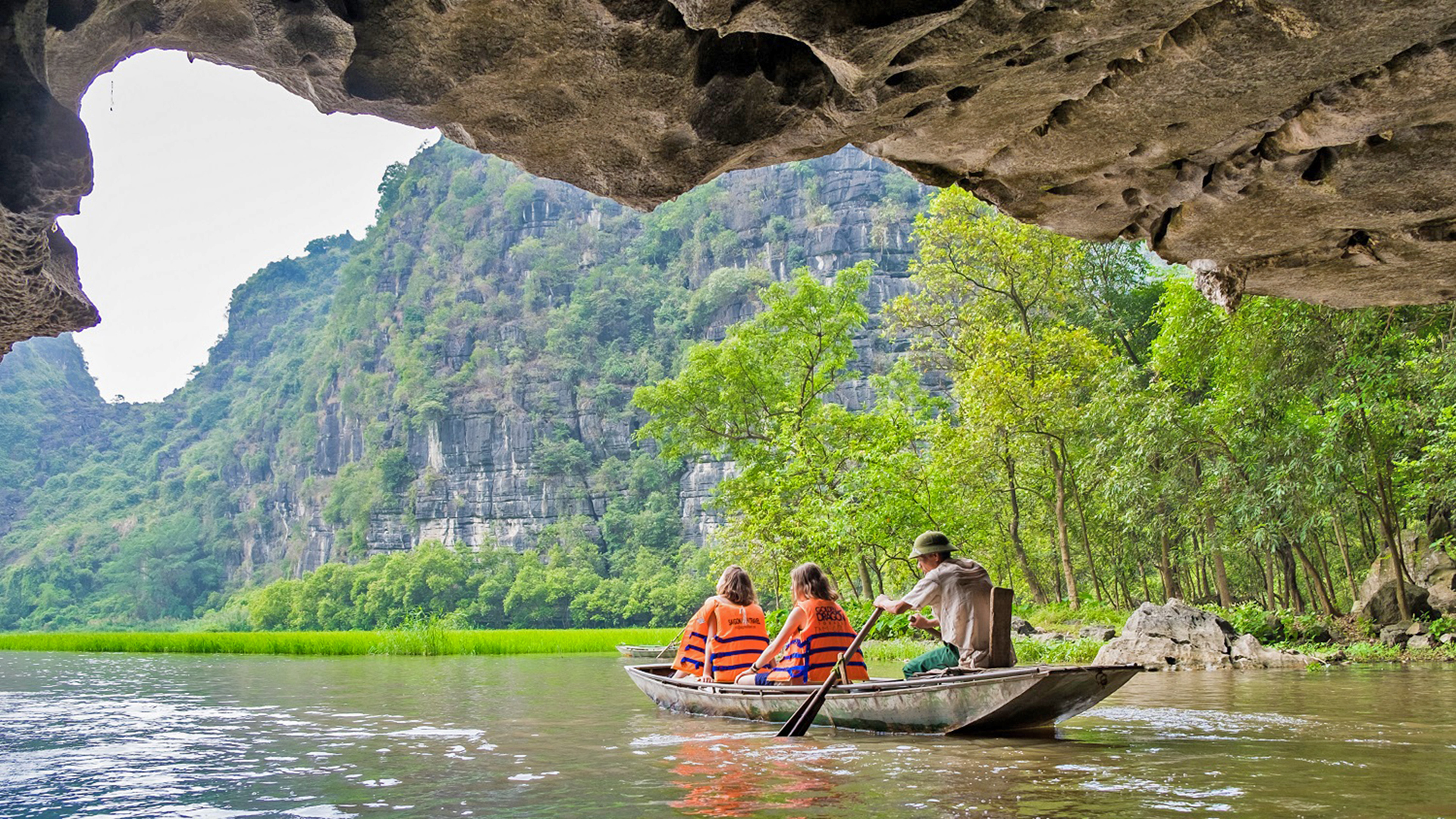 PRIVATE NINH BINH HALAL TOUR: HOA LU – TRANG AN – MUA CAVE ( 10 Pax)