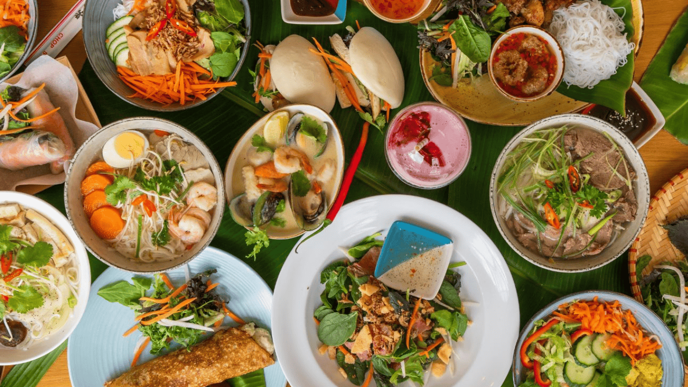 PRIVATE HALAL FULL-DAY TOUR: SAIGON HERITAGE & CU CHI TUNNELS (10 Pax)