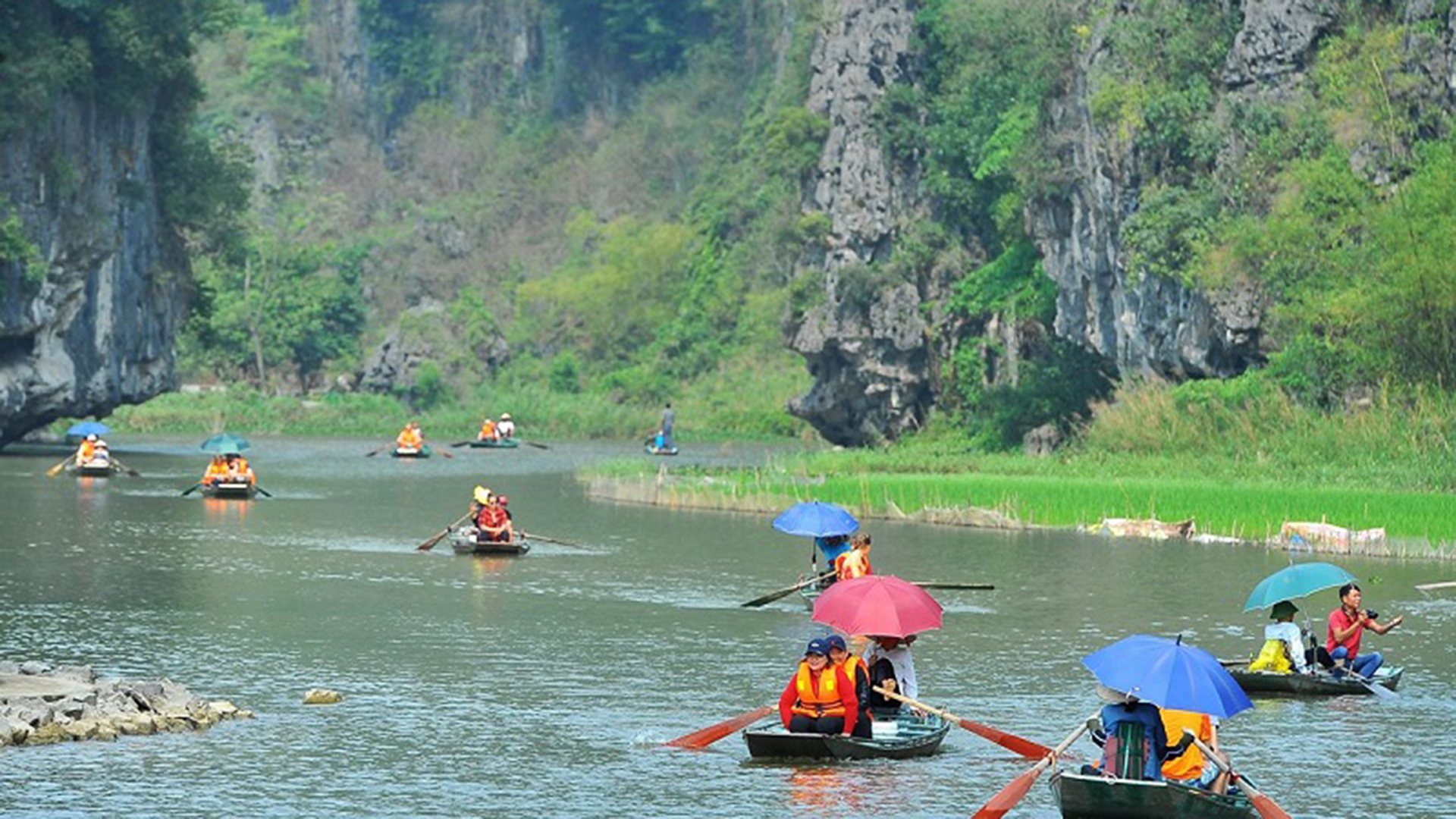PRIVATE NINH BINH HALAL TOUR: HOA LU – TRANG AN – MUA CAVE ( 10 Pax)