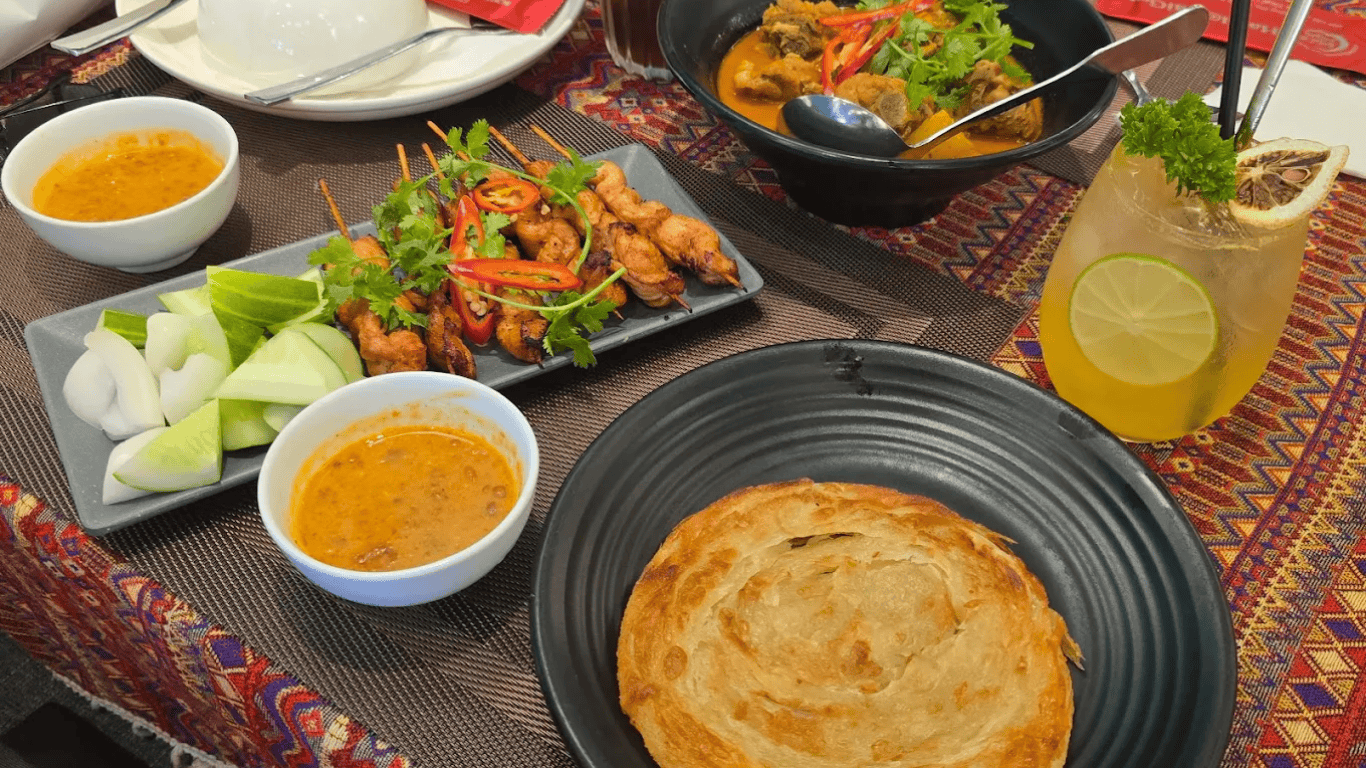 PRIVATE HALAL DAILY TOUR: SAIGON CITY DISCOVERY (10 Pax)