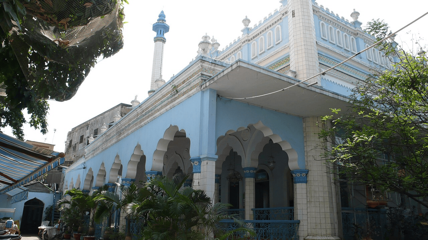 PRIVATE HALAL FULL-DAY TOUR: SAIGON HERITAGE & CU CHI TUNNELS (10 Pax)