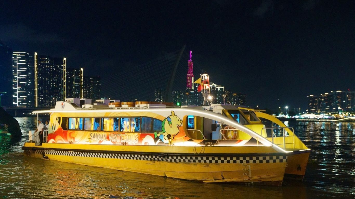 PRIVATE HALAL FULL-DAY TOUR: SAIGON SECRETS & RIVER BREEZE (10 pax)