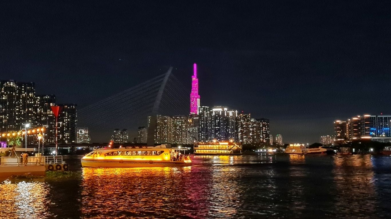 PRIVATE HALAL FULL-DAY TOUR: SAIGON SECRETS & RIVER BREEZE (10 pax)