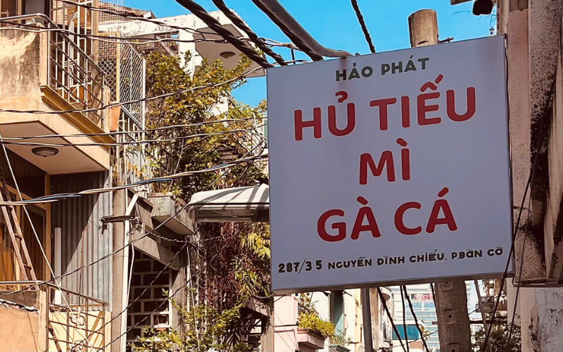 Quán Hủ Tiếu Mì Gà Cá Chuẩn Vị Sài Gòn Xưa Ẩn Mình Trong Hẻm Ve Chai Quận 3