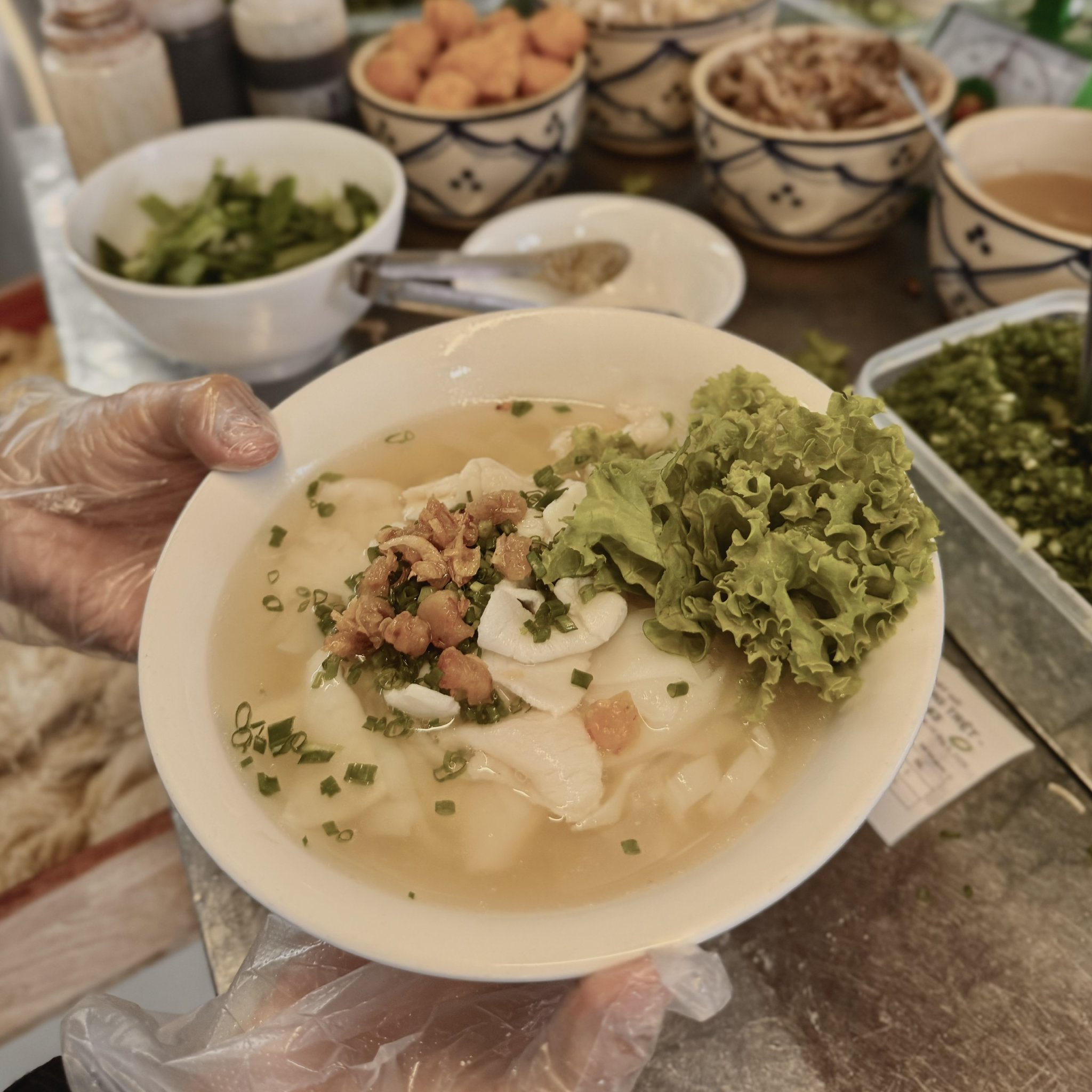 Mưa Hay Nắng, Ghé Hẻm Ve Chai Làm Tô Hủ Tíu Mì Hảo Phát Nóng Hổi
