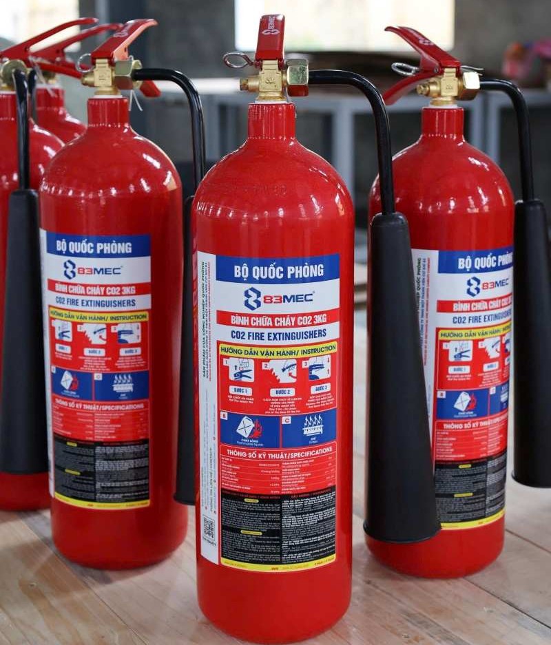bình chữa cháy khí CO2 3kg chụp tại nhà máy 83mec