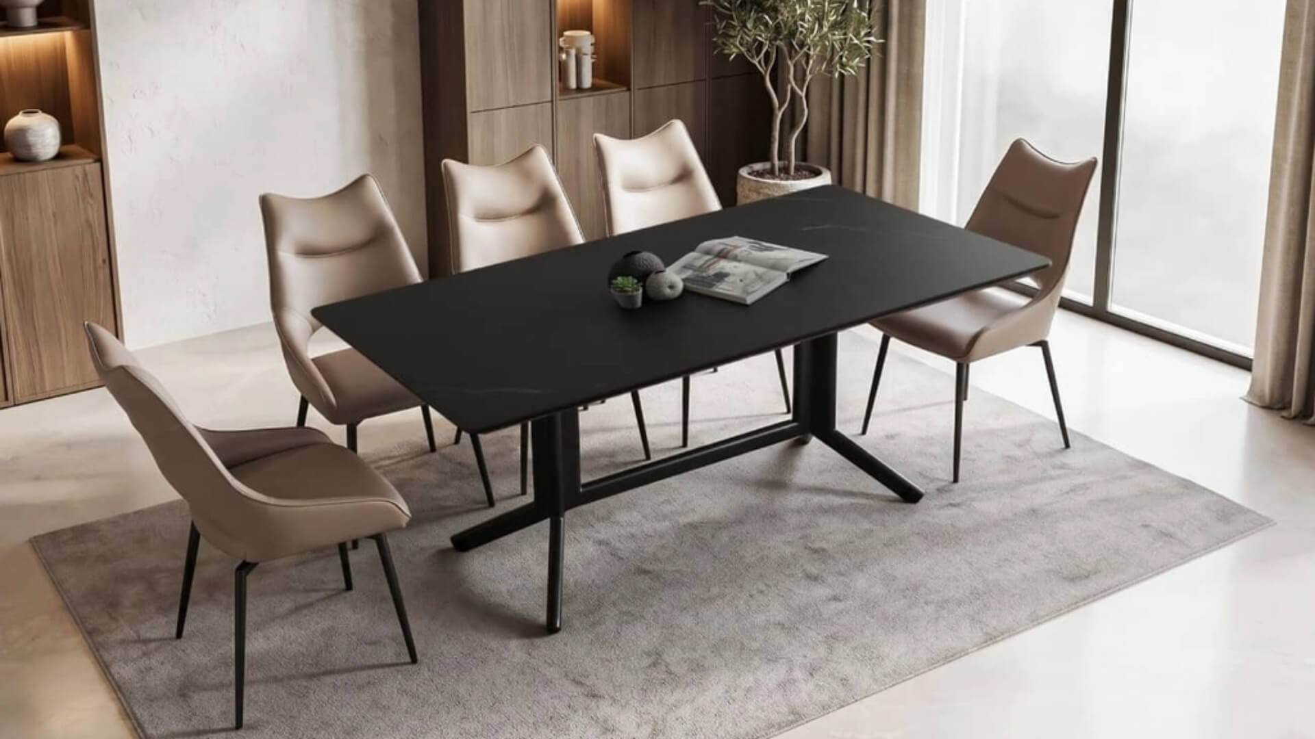 Cách sắp xếp vị trí ngồi trên bàn ăn