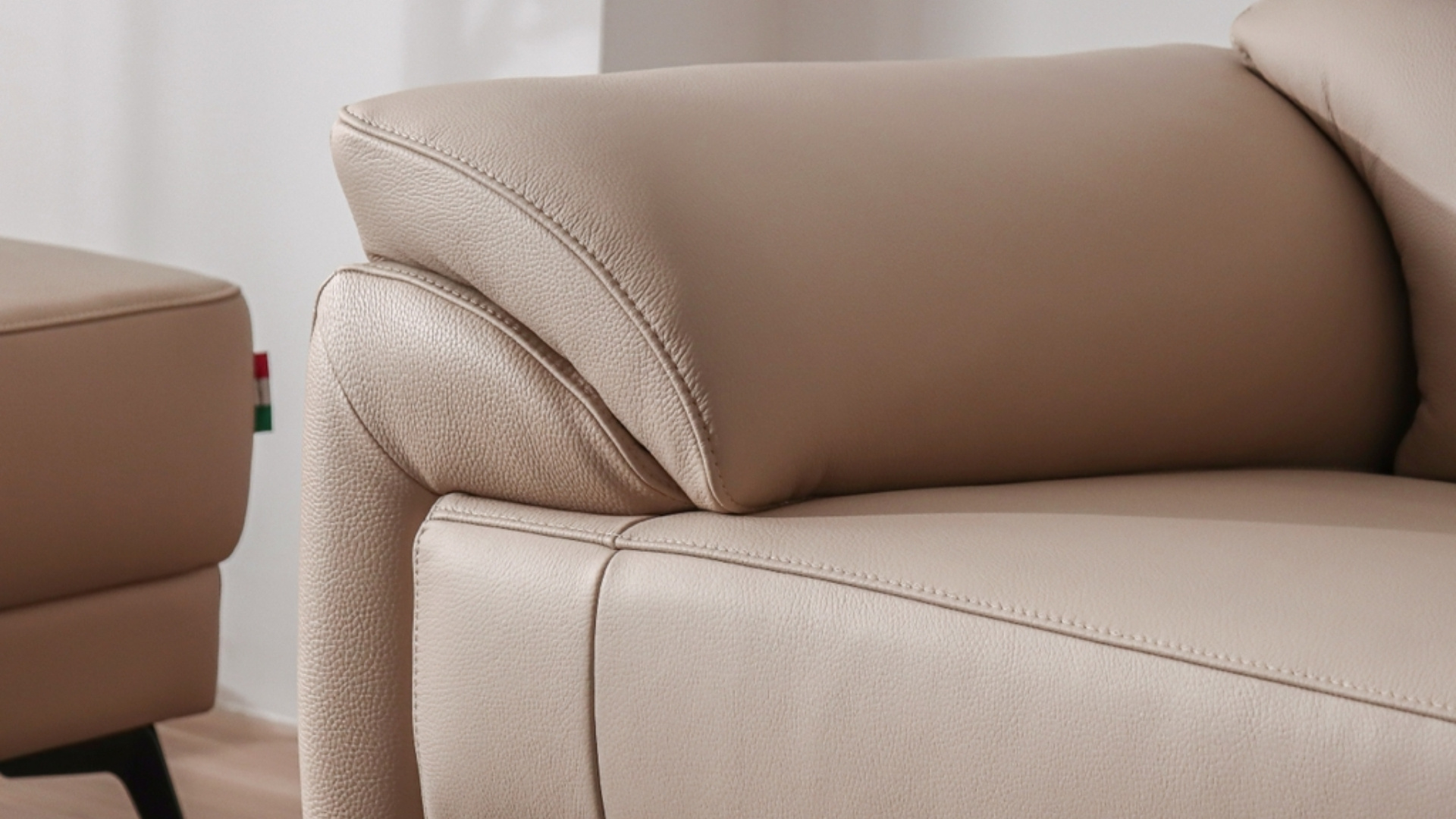 Câu hỏi thường gặp về kích thước sofa 3 chỗ