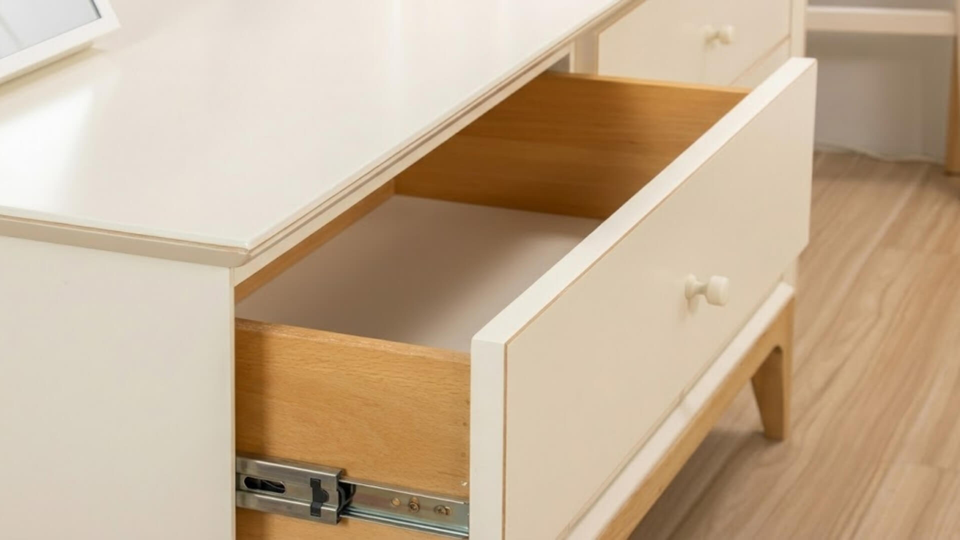 Câu hỏi thường gặp về tủ trang trí phòng khách