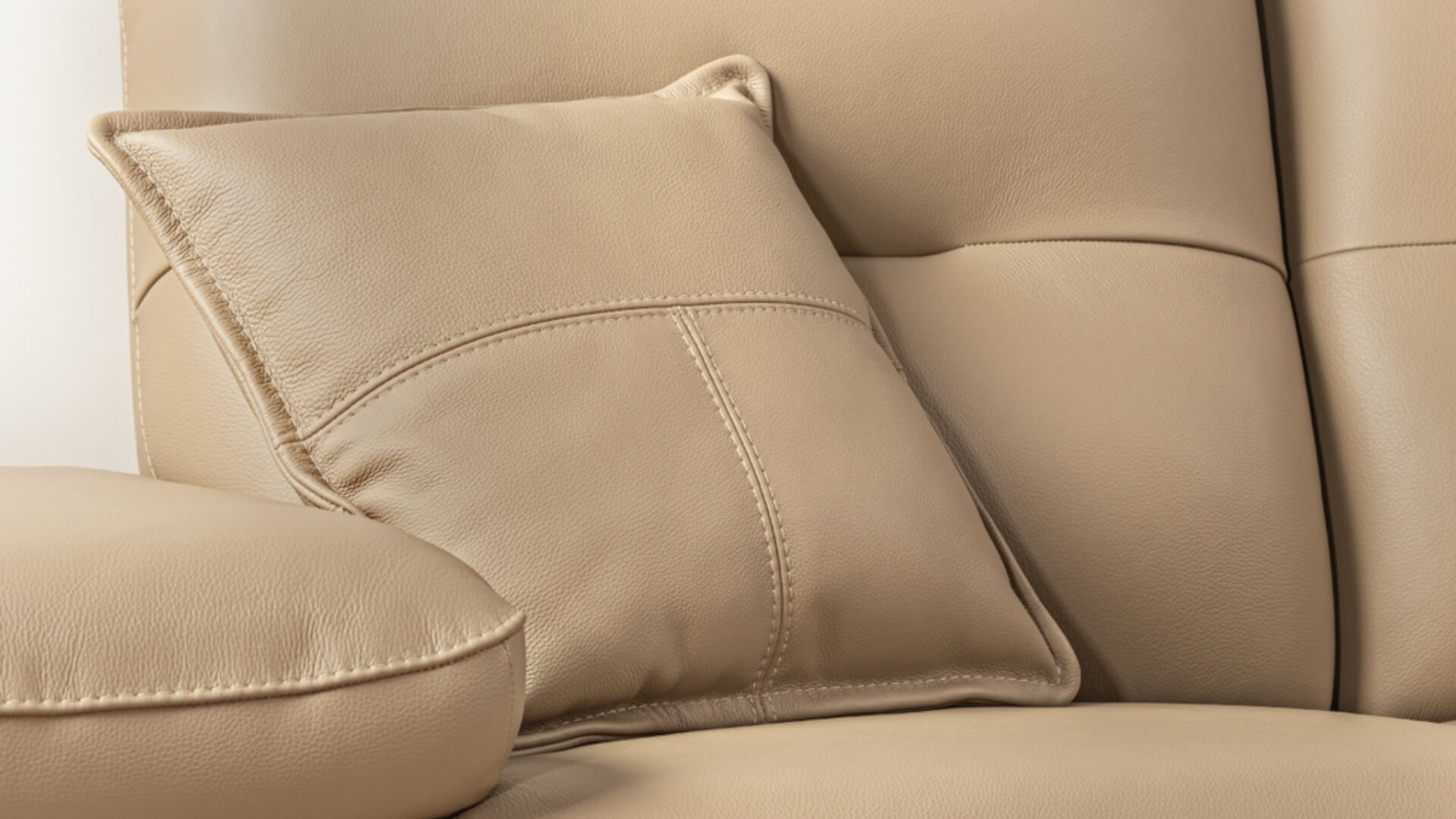 Sofa nhập khẩu và sofa sản xuất trong nước