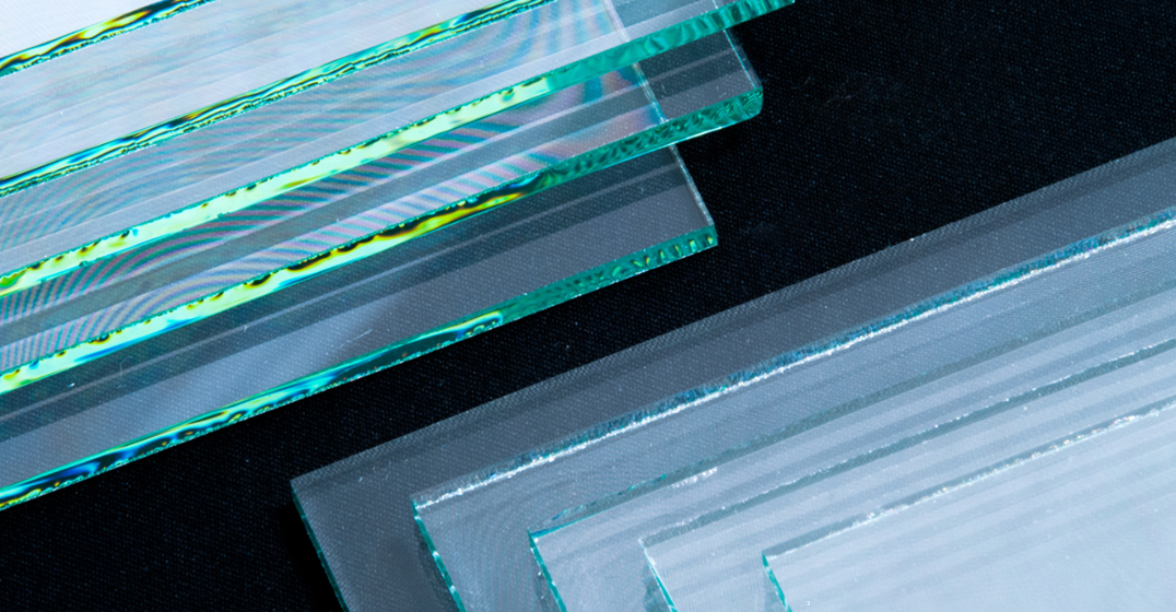 Sensor with magnet for measuring tin tank surface temperature