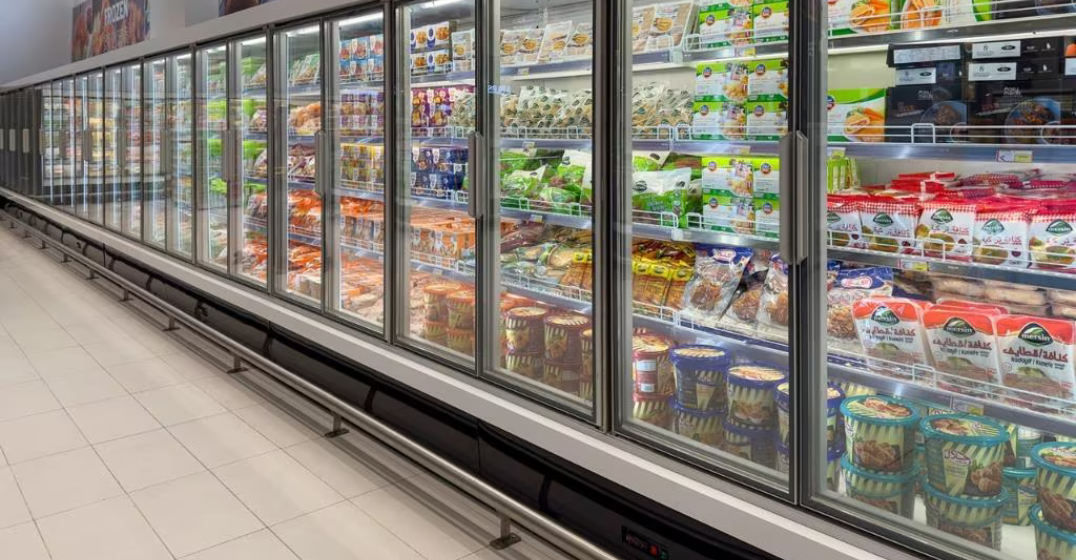 Temperature sensor for energy conservation management in refrigerated cases