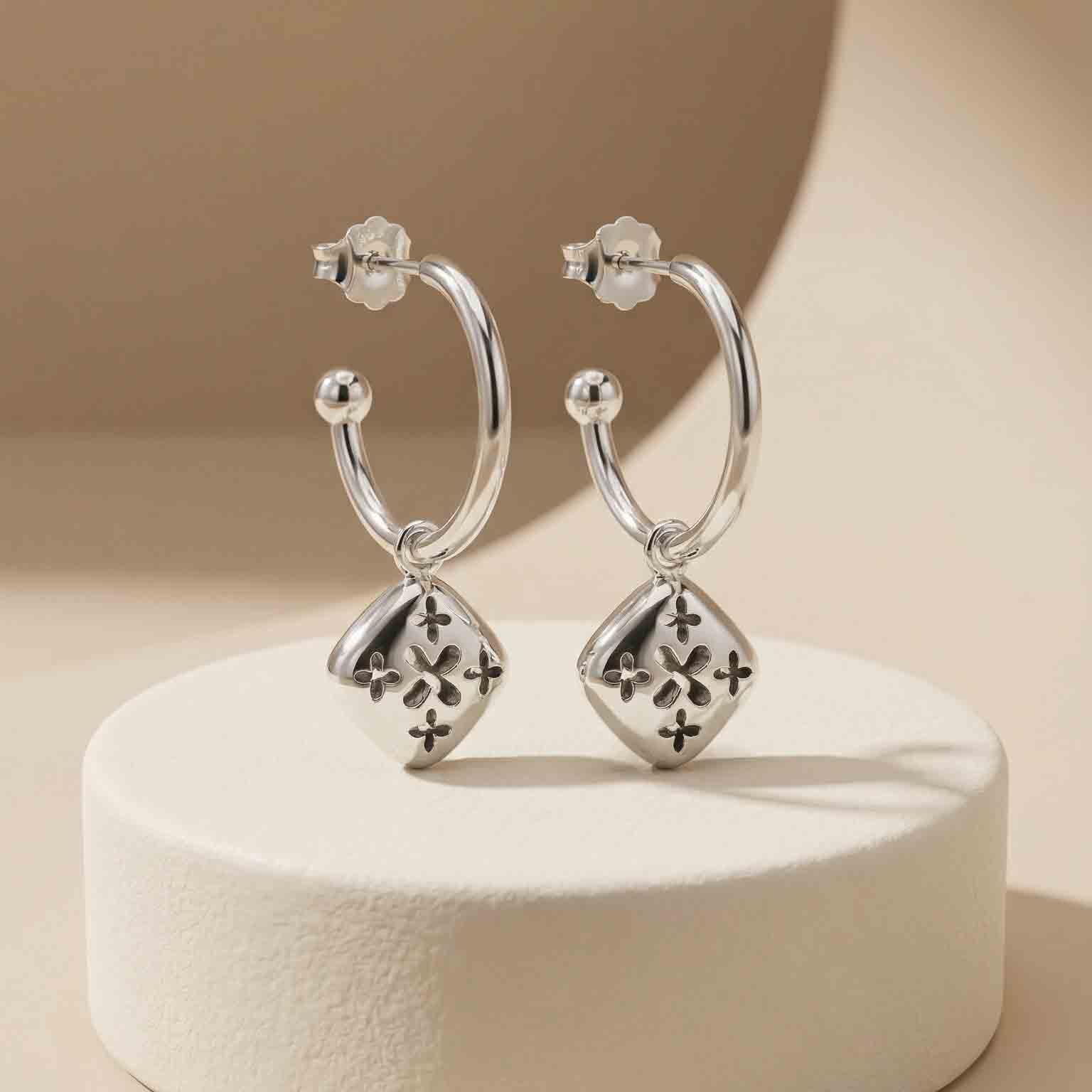 Bông tai GF 14K thiết kế khuyên vòng charm hình gối và họa tiết hoa BN JEWELRY