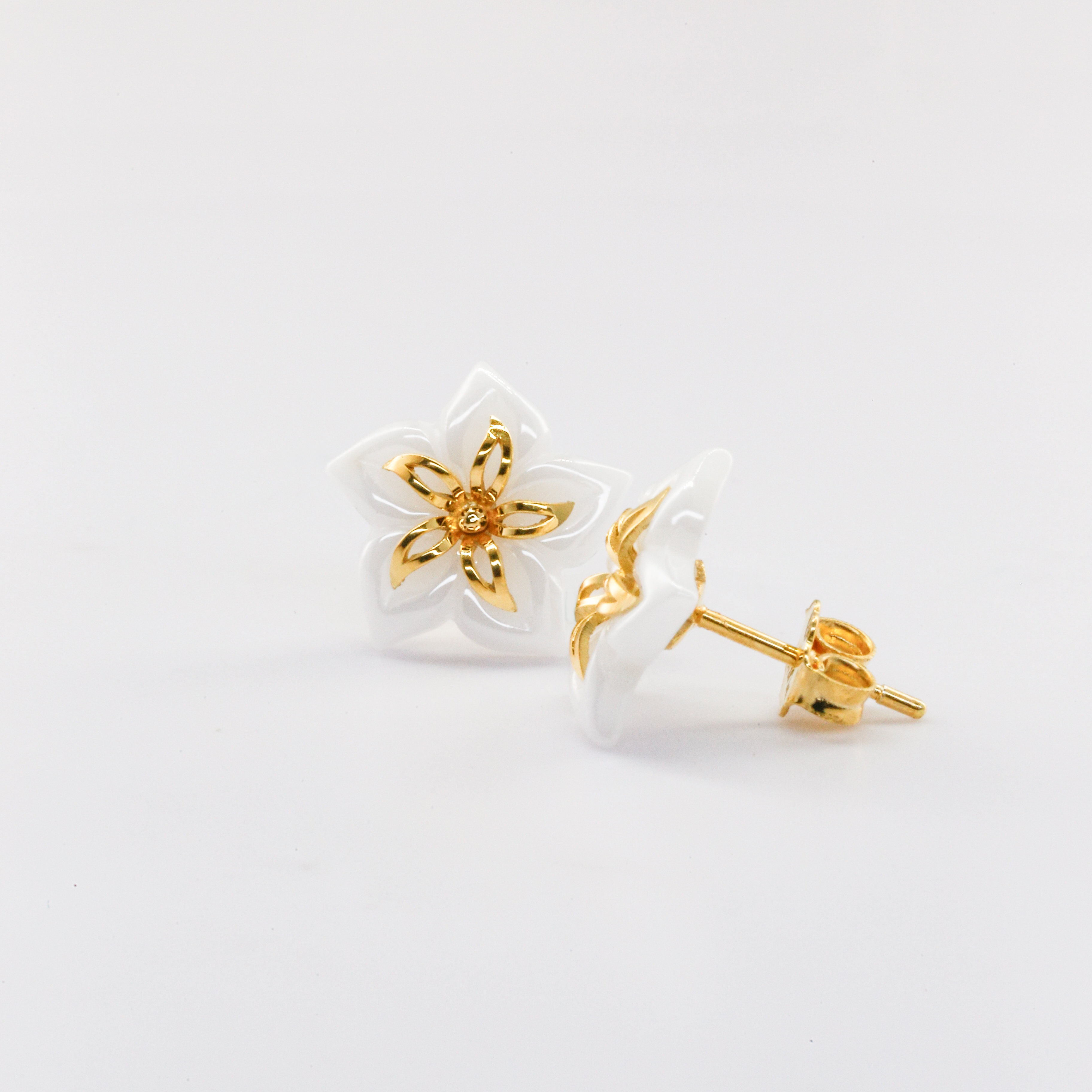 Bông tai Gold Filled 14K 1/20 hoa sứ trắng BN JEWELRY - BDY2453_E
