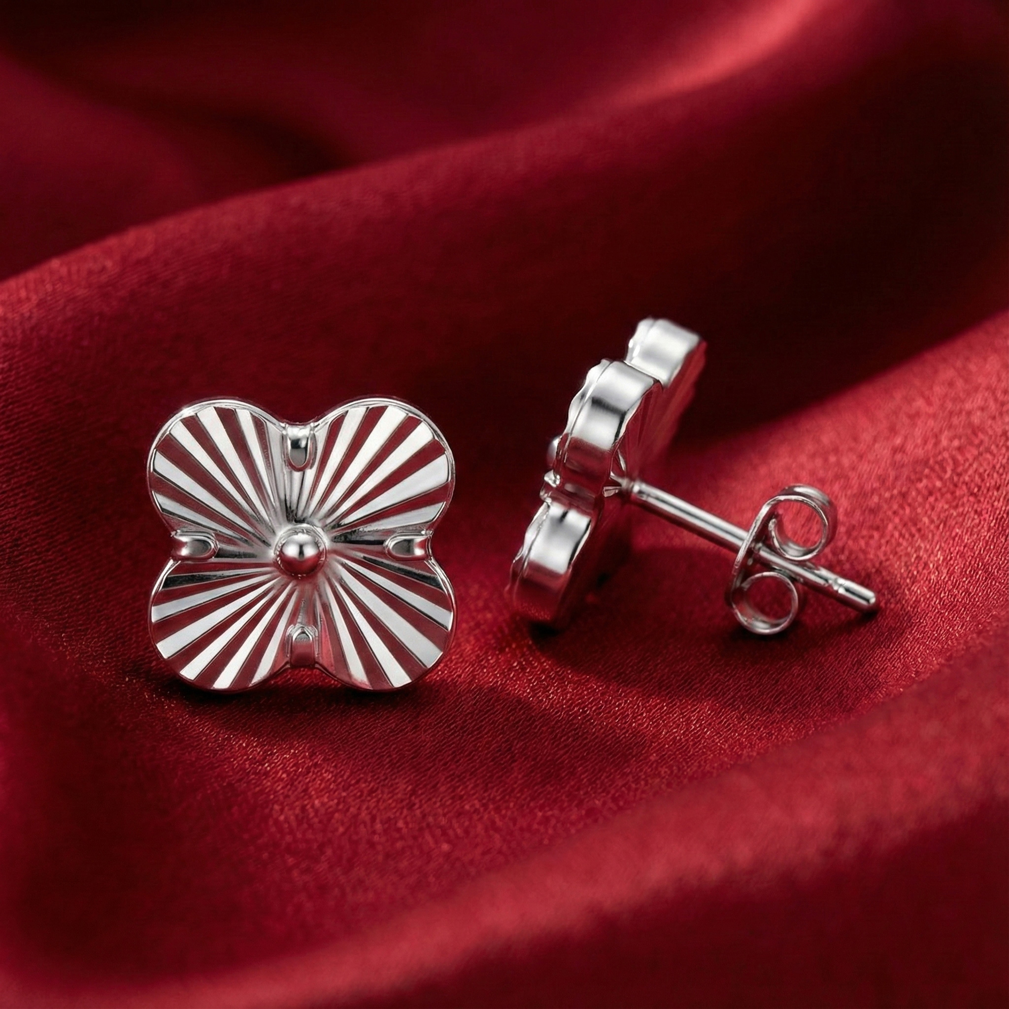 Bông tai thiết kế cỏ 4 lá vân ánh kim BN Jewelry (nhiều size)