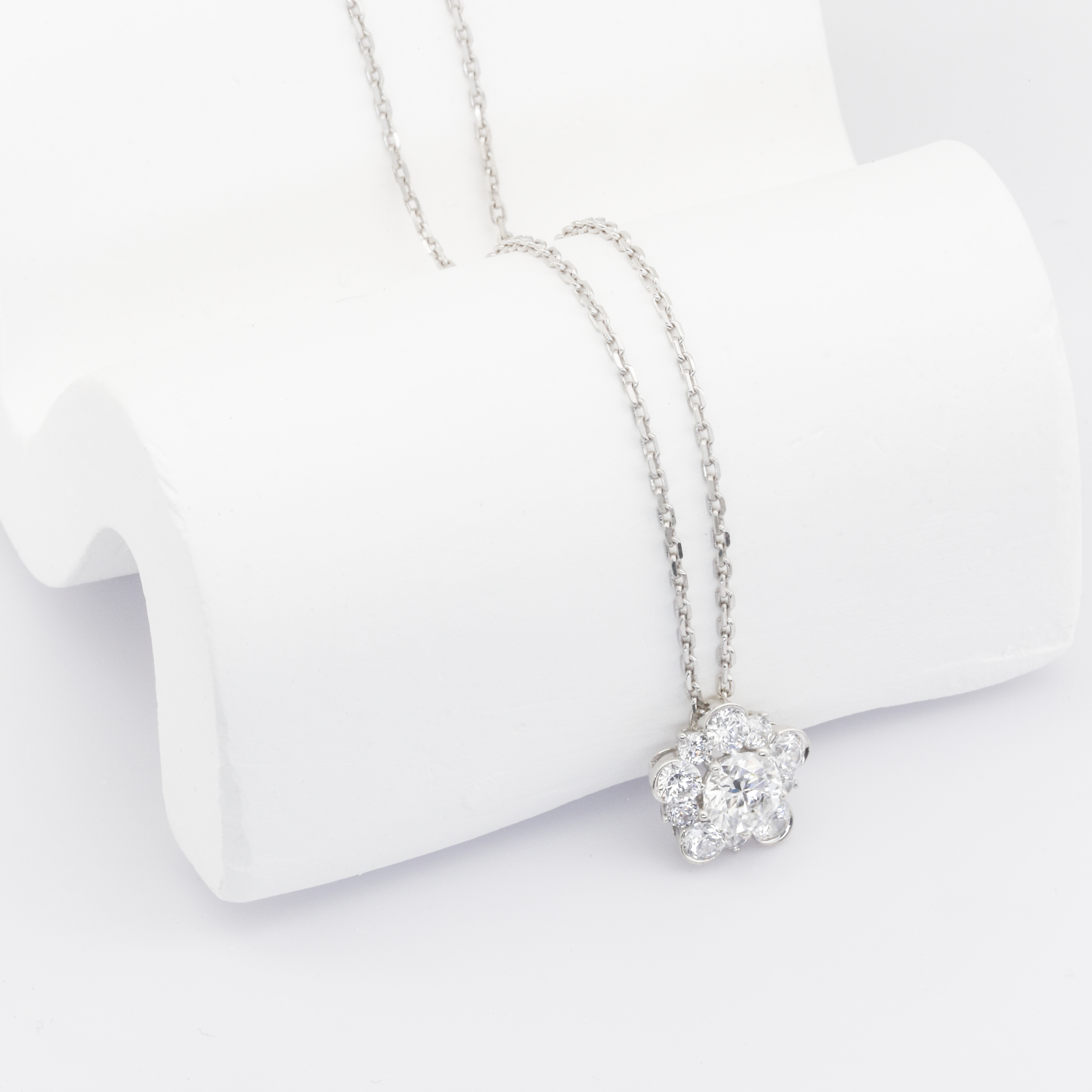 Dây chuyền Bạch kim Platinum 10% Mắt khế mặt hoa 5 cánh đính đá moissanite BN JEWELRY | đá 5.5 ly - DKY2399_K_PT