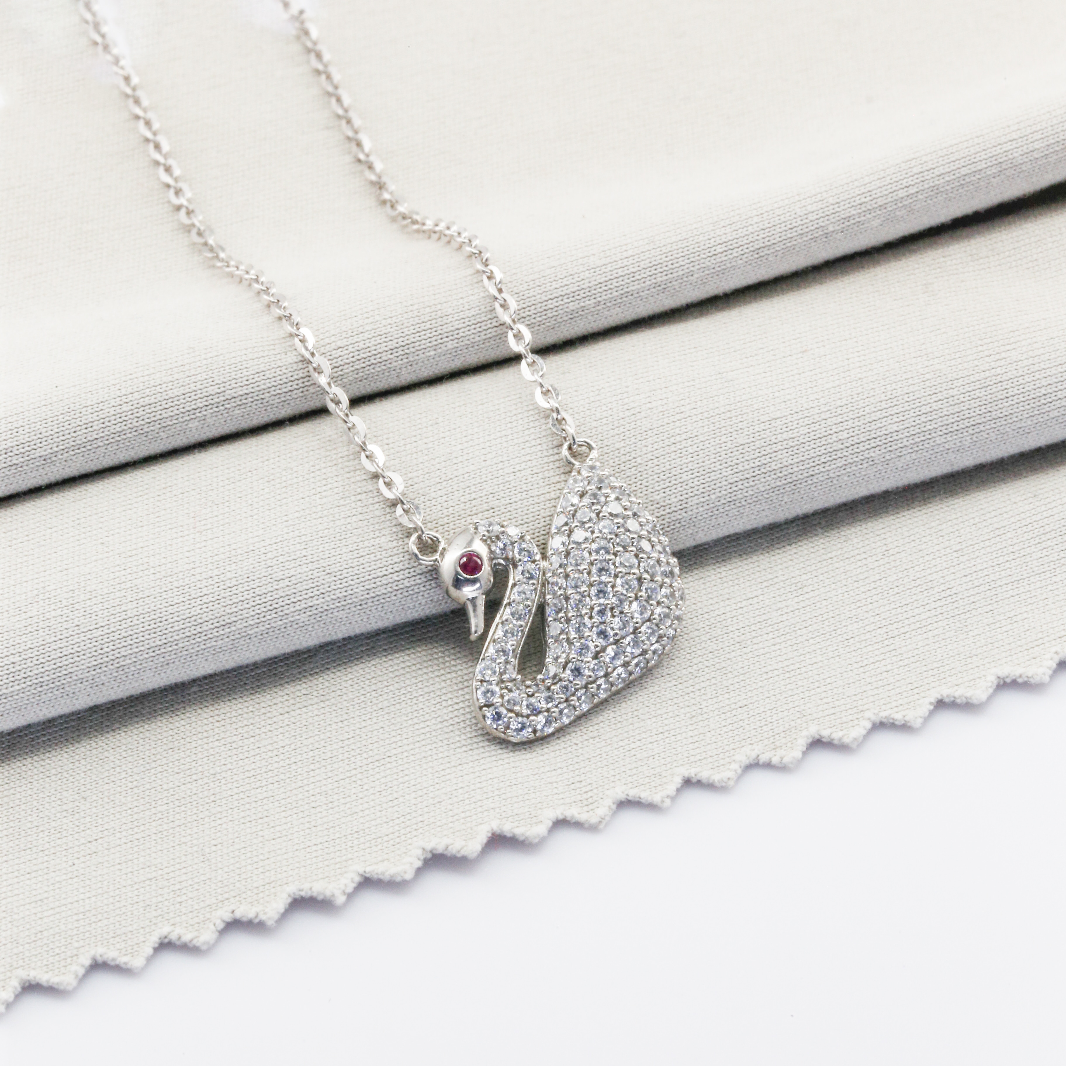 Dây chuyền Bạch kim Platinum 10% thiên nga Swarovski đính đá BN JEWELRY - DKY832_K_PT