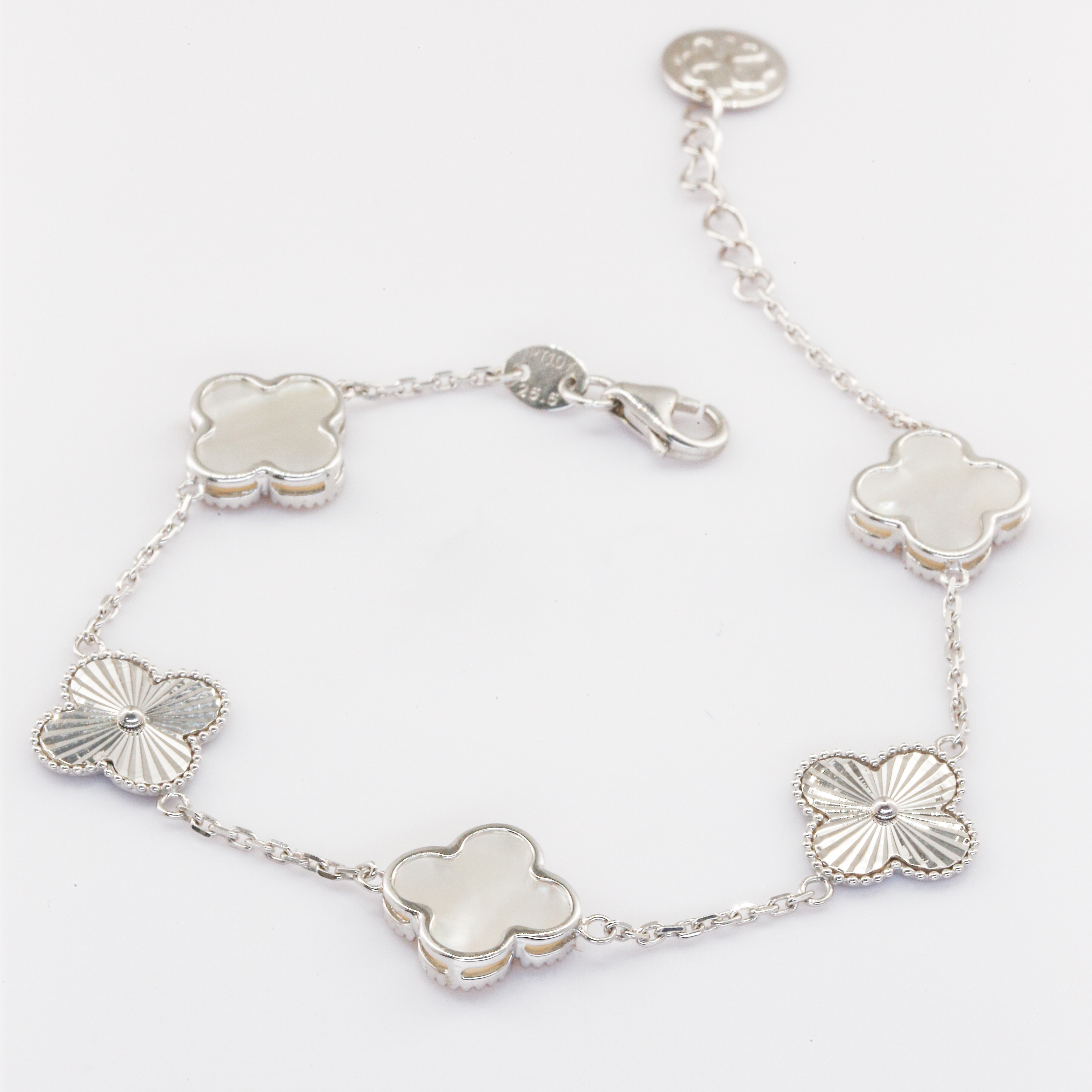 Lắc tay Bạch kim Platinum 10% cỏ 4 lá trắng 5 charm phối vân kim BN JEWELRY | bản 10 ly - LTY1702_PT
