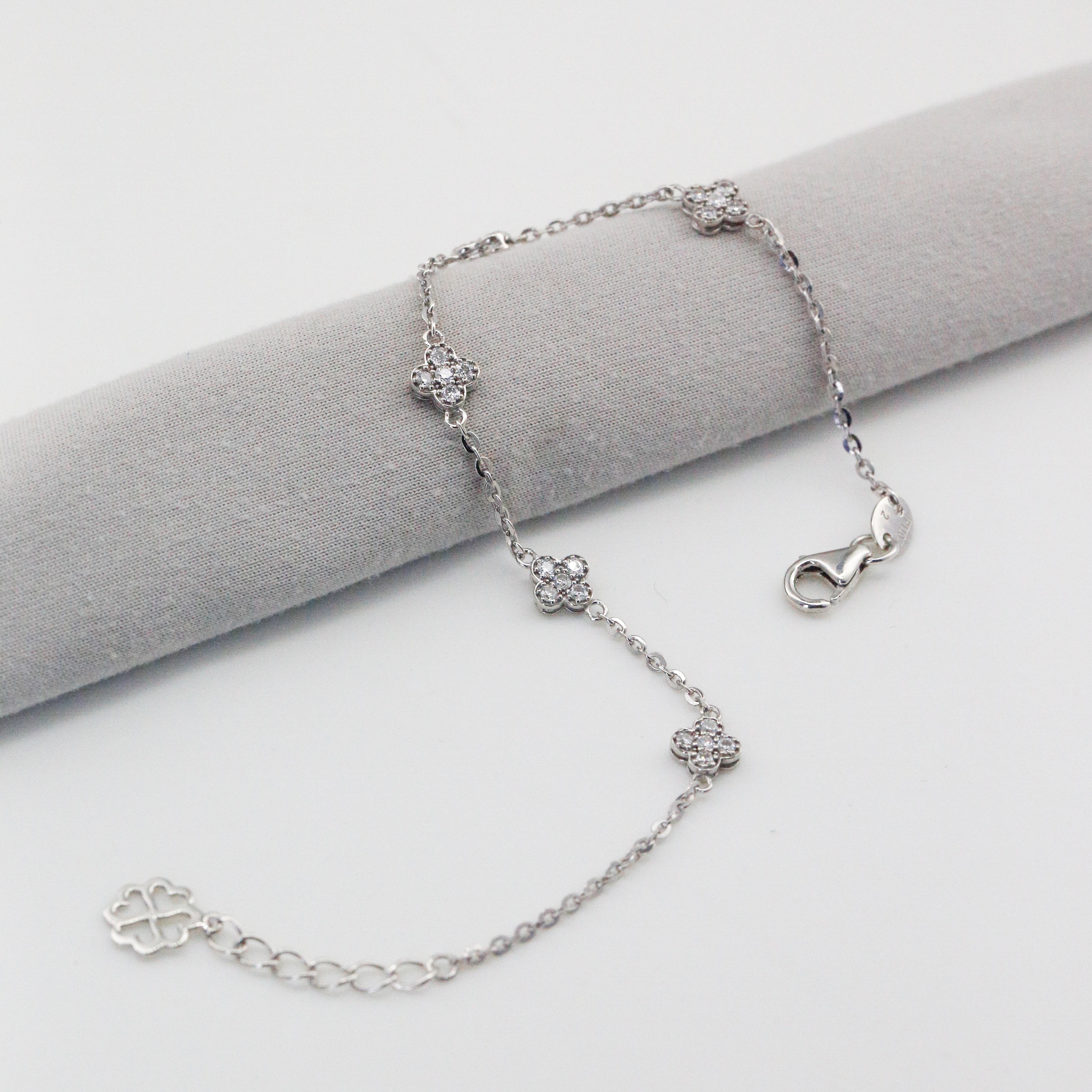 Lắc tay Bạch kim Platinum thiết kế ngũ hoa Tiny Bloom đính đá BN JEWELRY - LTY1041_PT