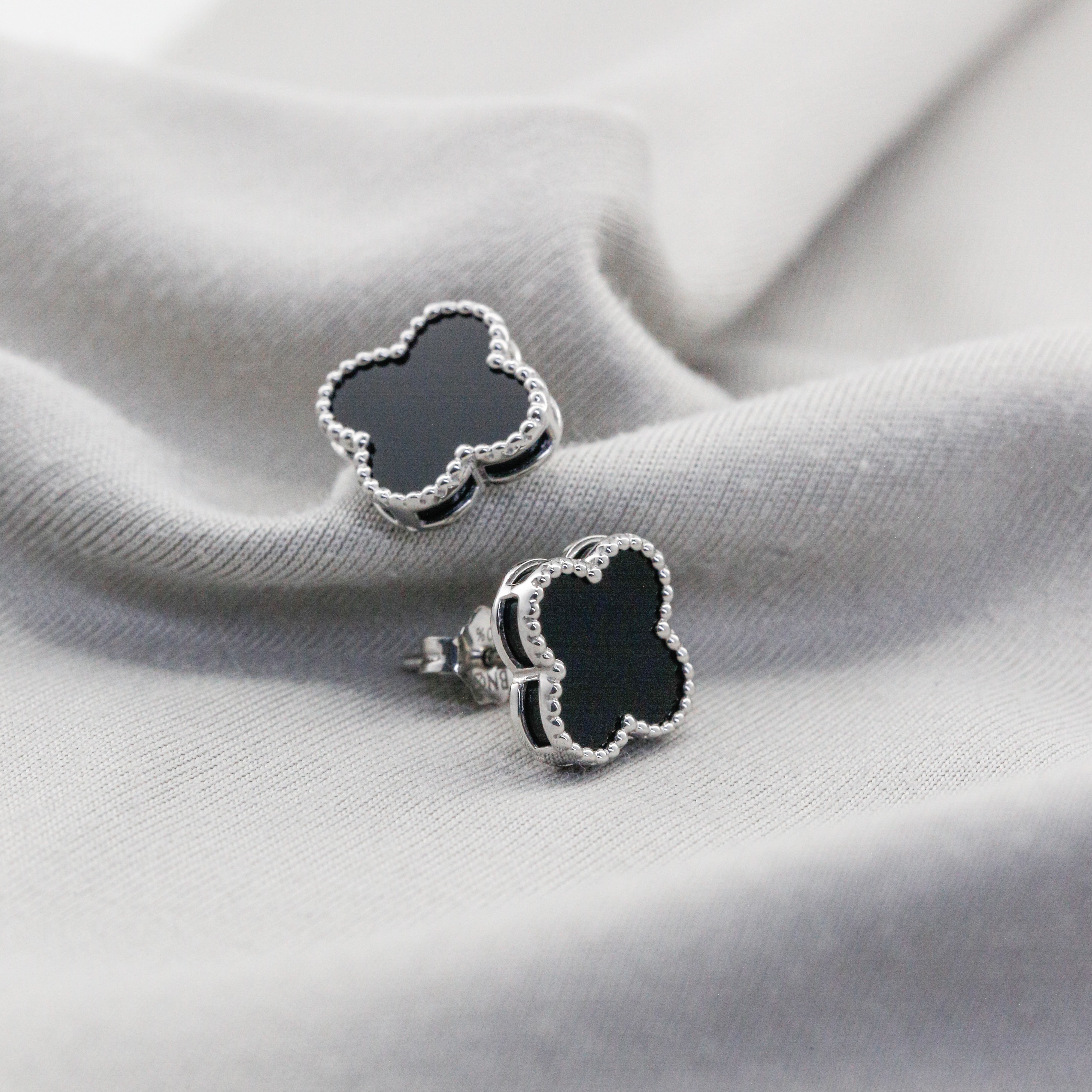 Bông tai Bạch kim Platinum thiết kế cỏ 4 lá đen viền bi BN JEWELRY | bản 10 ly - BDY2426_PT