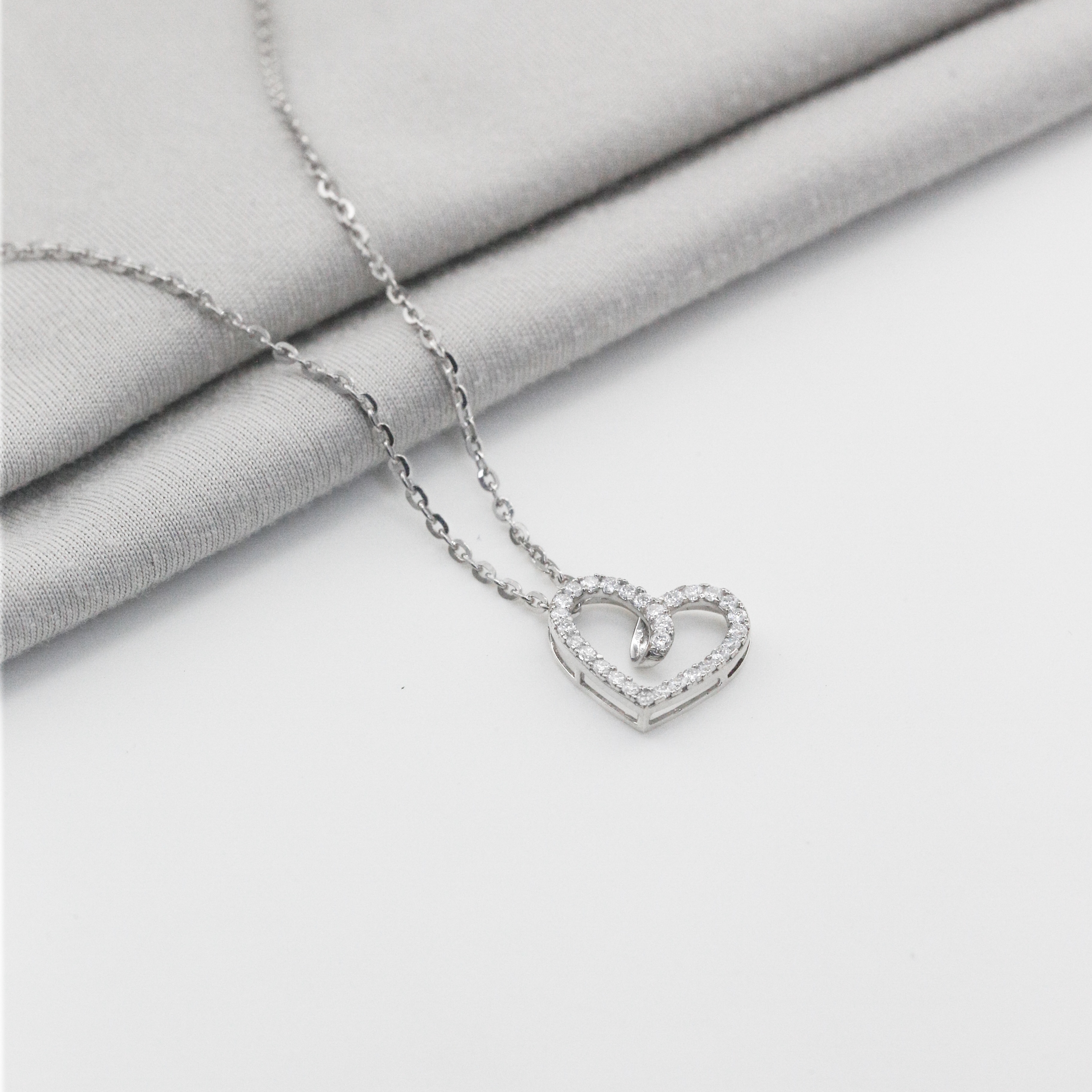 Dây chuyền Bạch kim Platinum thiết kế trái tim cách điệu nạm đá BN JEWELRY - DKY2446_PT