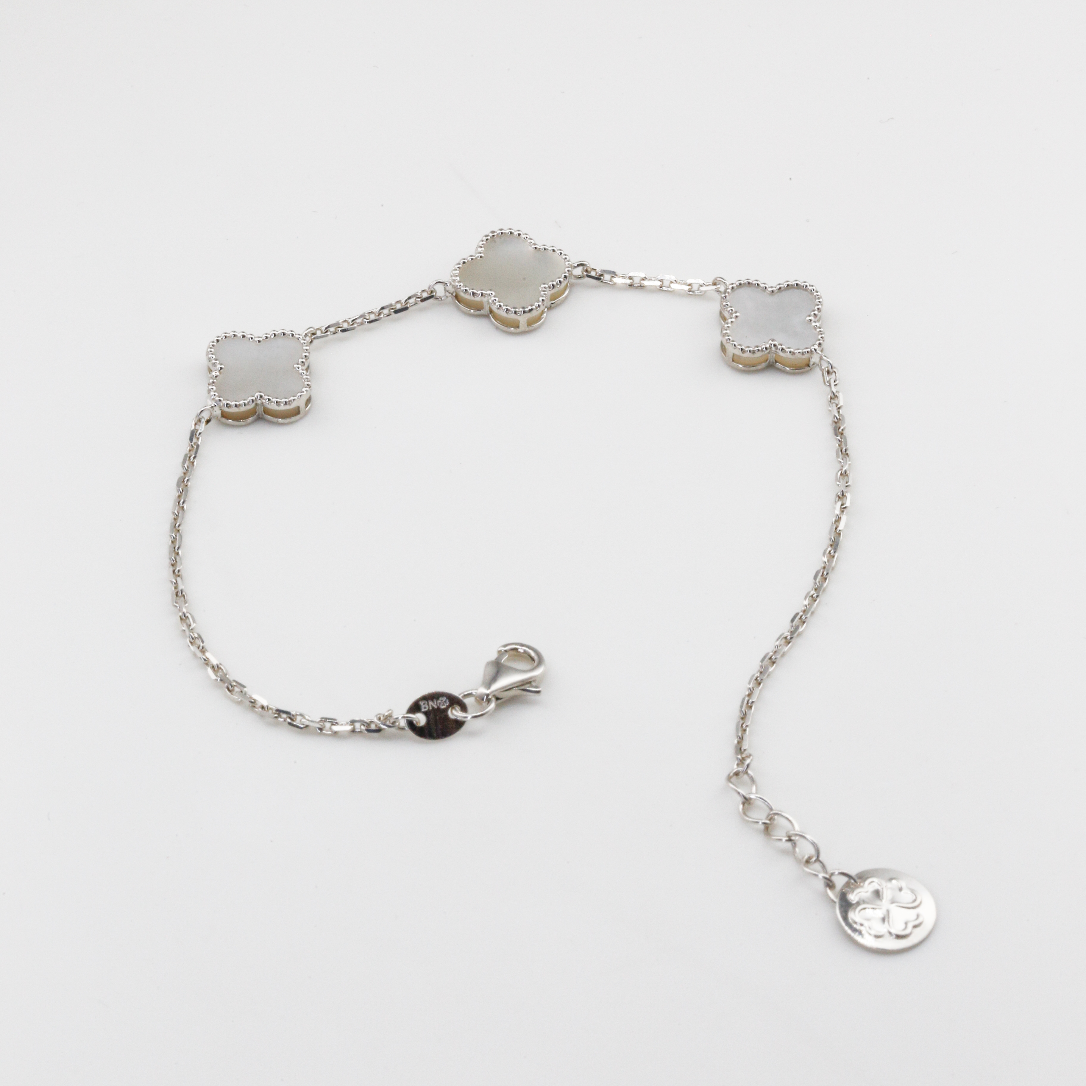 Lắc tay Bạch kim Platinum 10% cỏ 4 lá đá trắng viền bi 3 Charm BN JEWELRY | bản 10 ly - LTY1907_PT