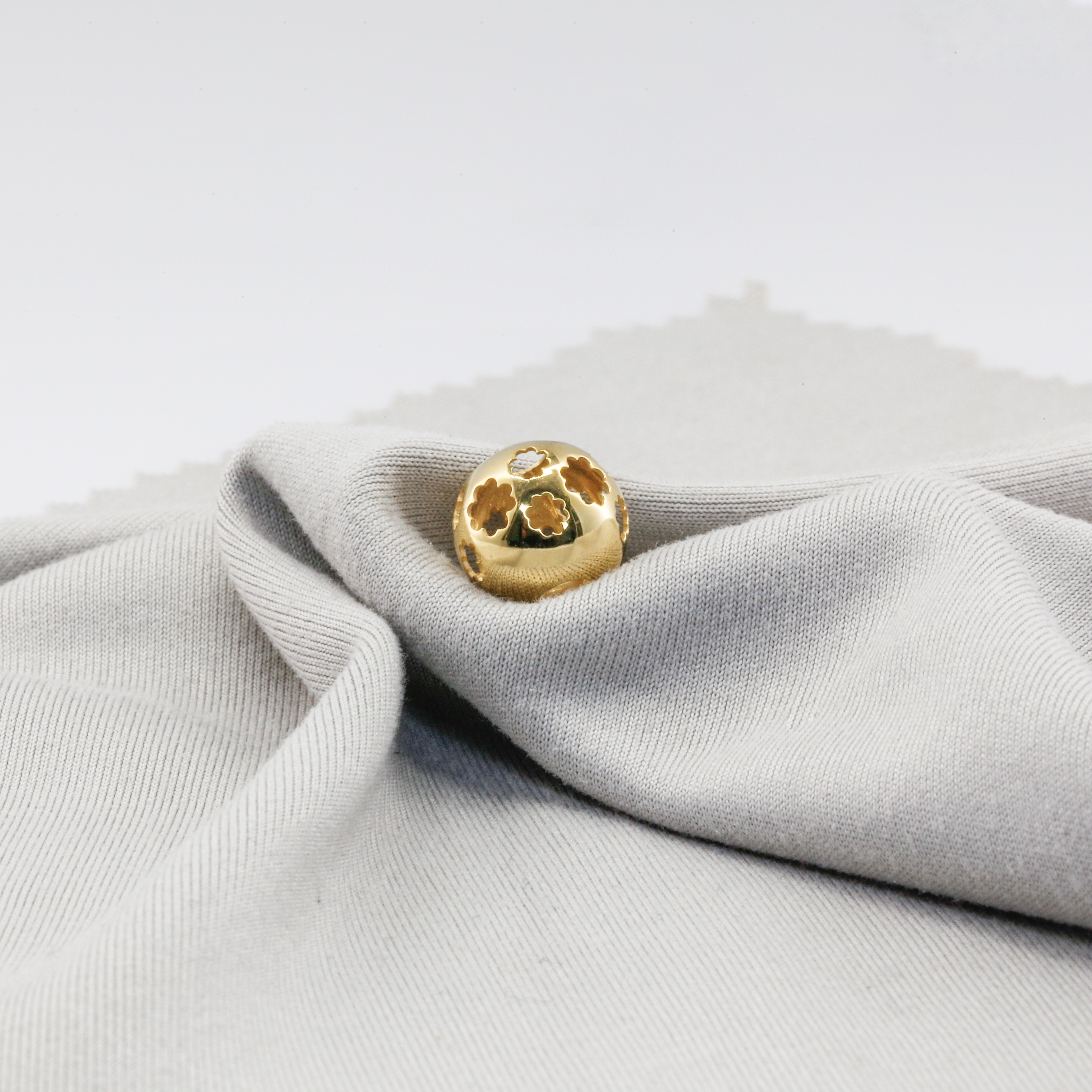 Mặt dây chuyền Gold Filled 14K 1/20 charm bi khắc laser hoa BN JEWELRY | bản 10 ly - PK498_E