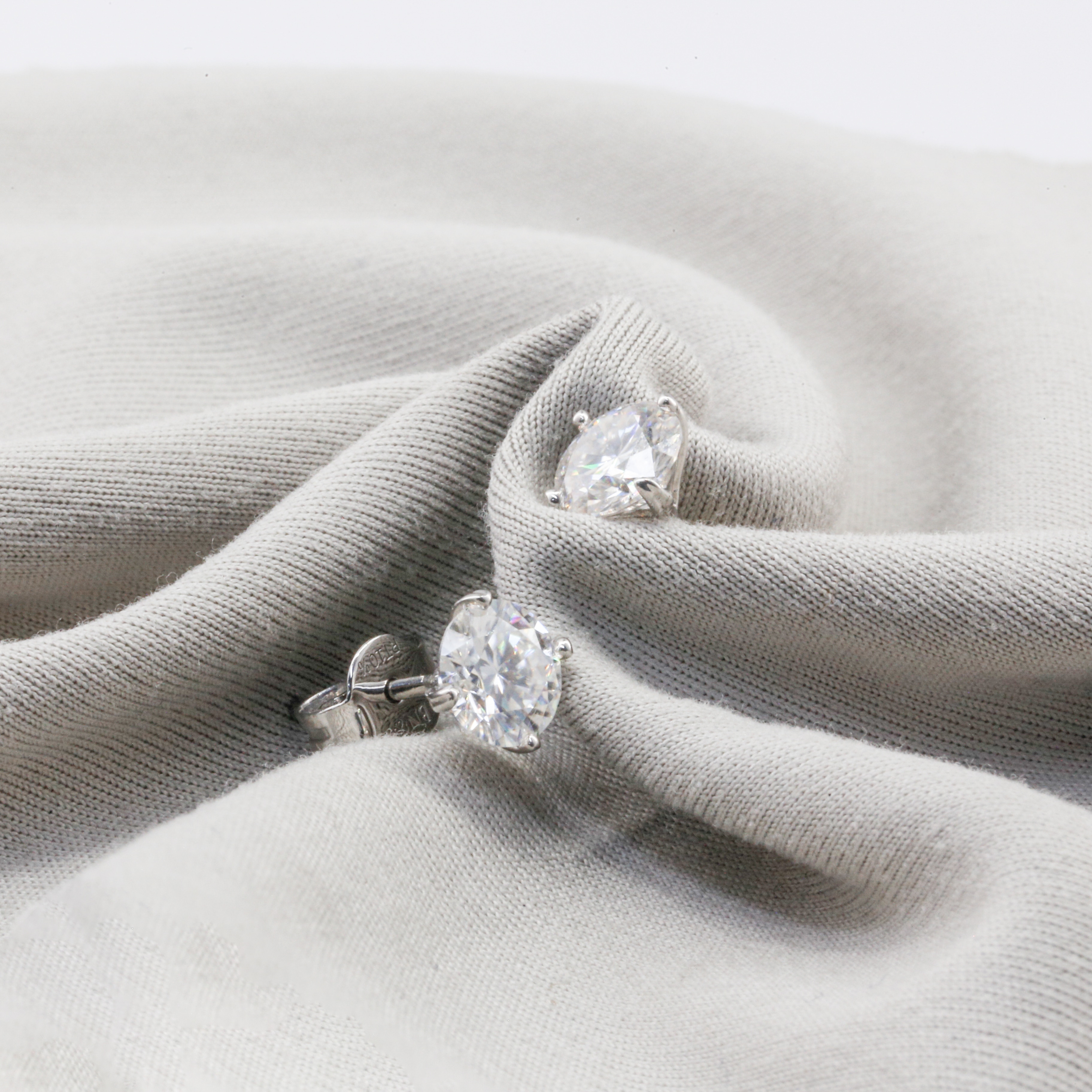 Bông tai Bạch kim Platinum 10% Solitaire nụ đá moissanite BN JEWELRY | đá 6.0 ly - BDY2071_PT