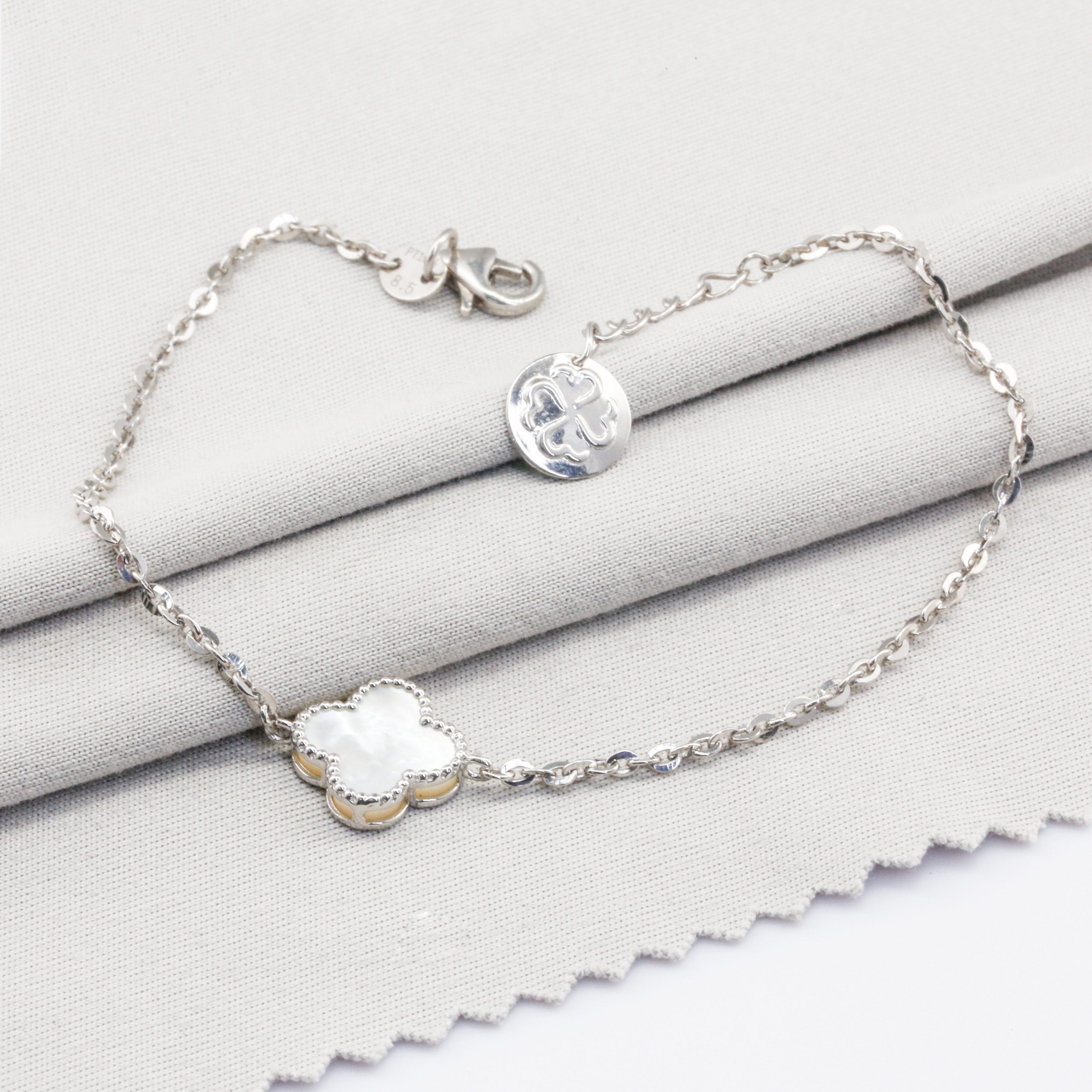 Lắc tay Bạch kim Platinum 10% cỏ 4 lá viền bi đá trắng BN JEWELRY | bản 10 ly - LTY1911_PT