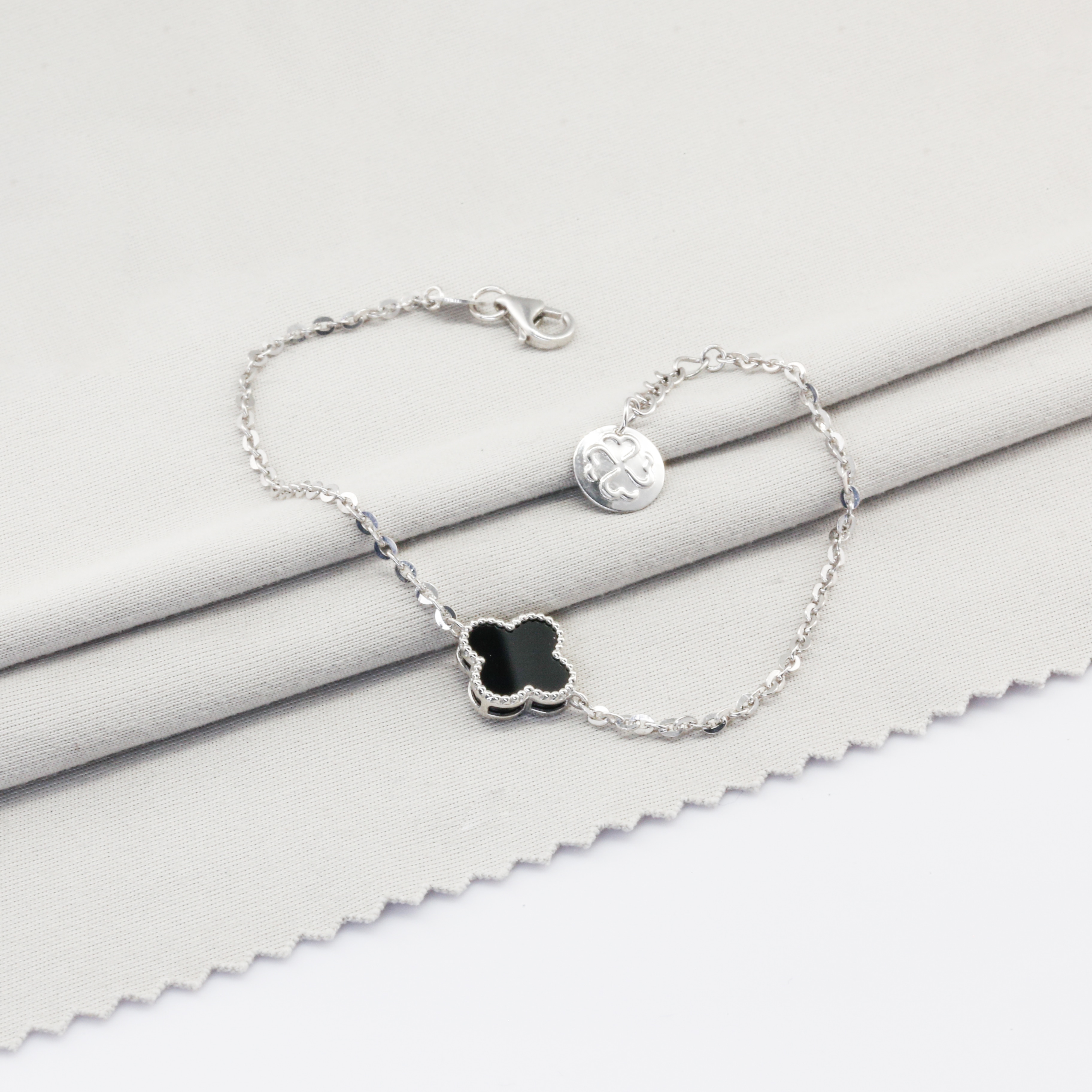 Lắc tay Bạch kim Platinum 10% cỏ 4 lá viền bi đá đen BN JEWELRY | bản 10 ly - LTY1910_PT