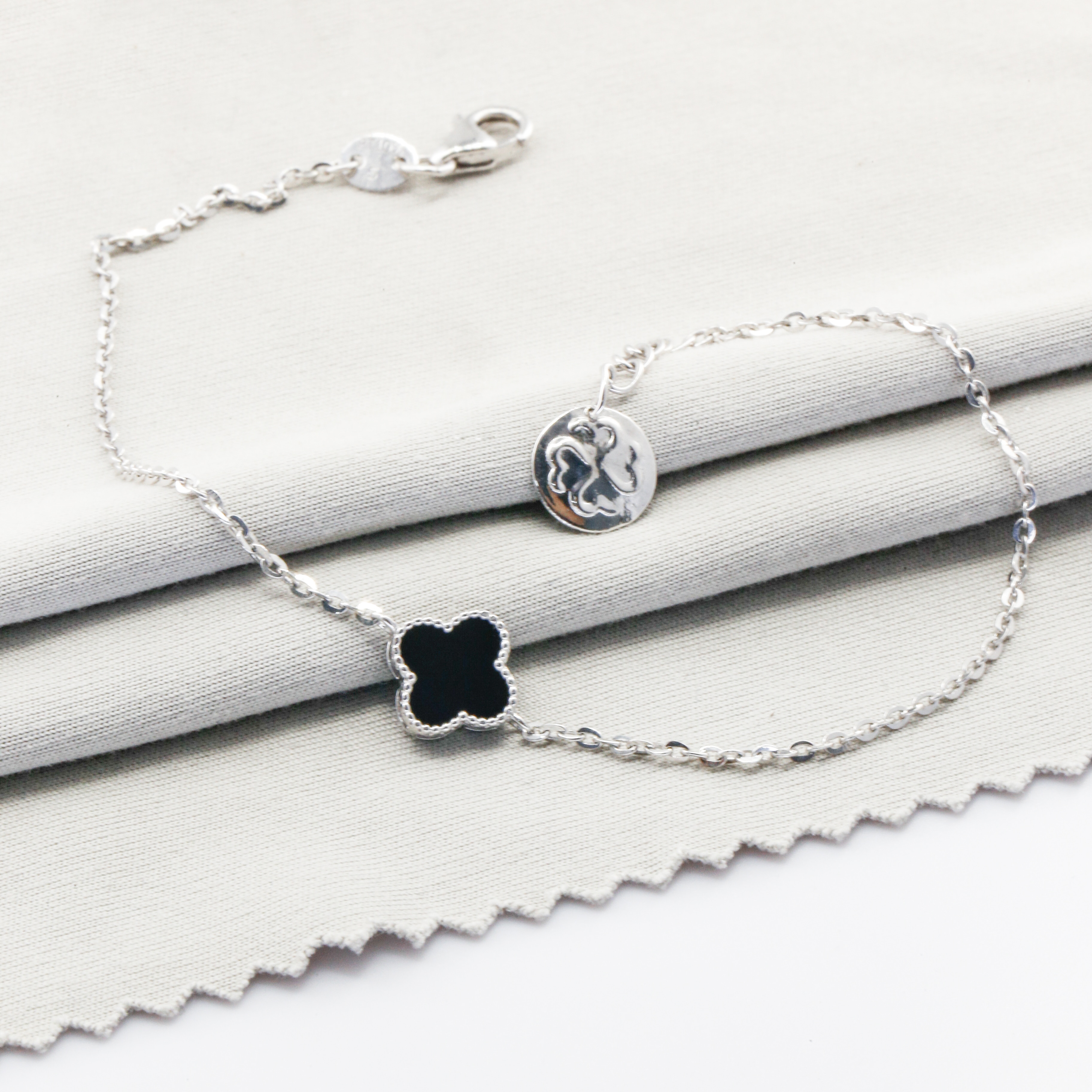 Lắc tay Bạch kim Platinum 10% charm cỏ 4 lá đen viền bi BN JEWELRY | bản 8.0 ly - LTY1916_PT