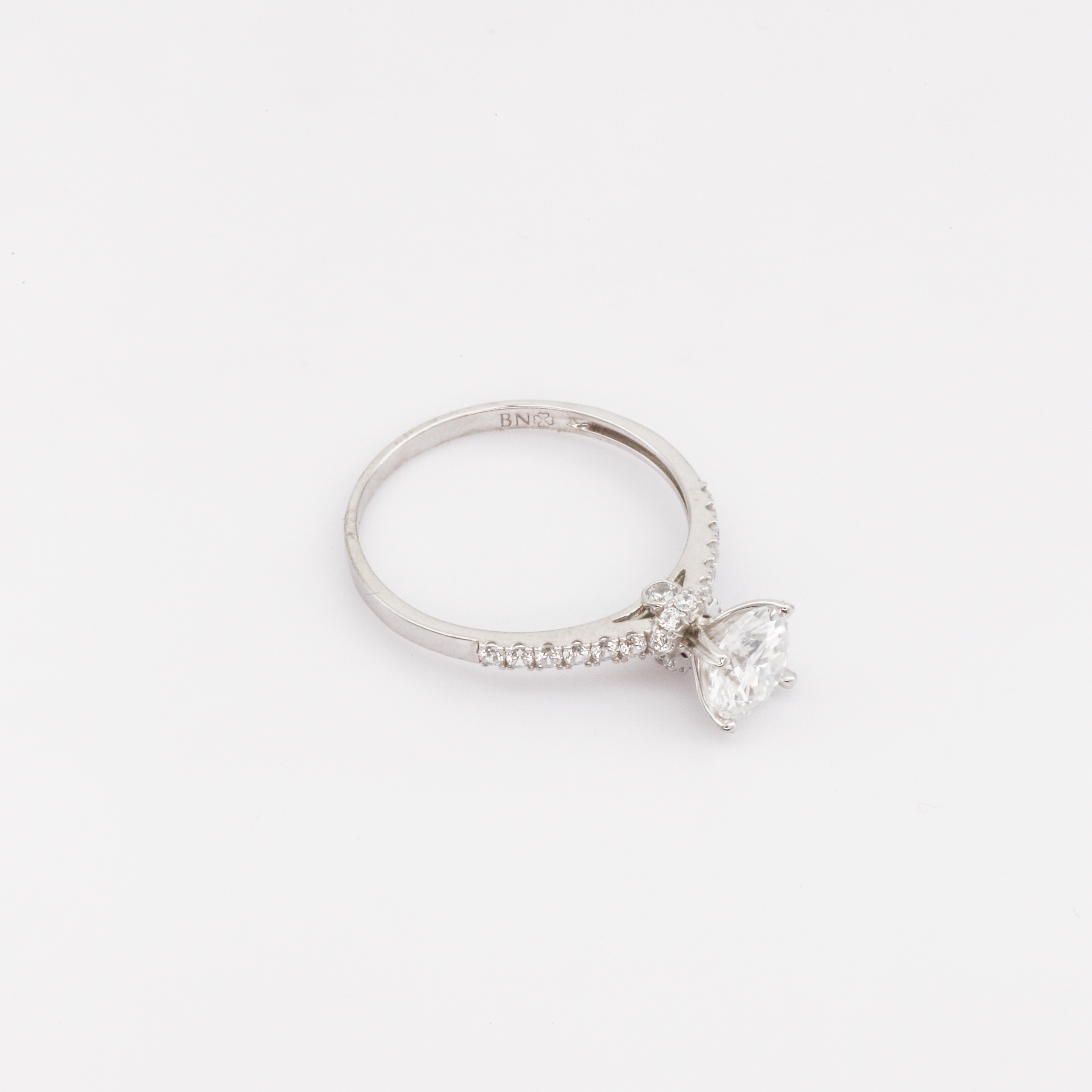 Bông tai Bạch kim Platinum 10% Solitaire nụ đá moissanite BN JEWELRY | đá 5.0 ly - BDY2408_PT_V